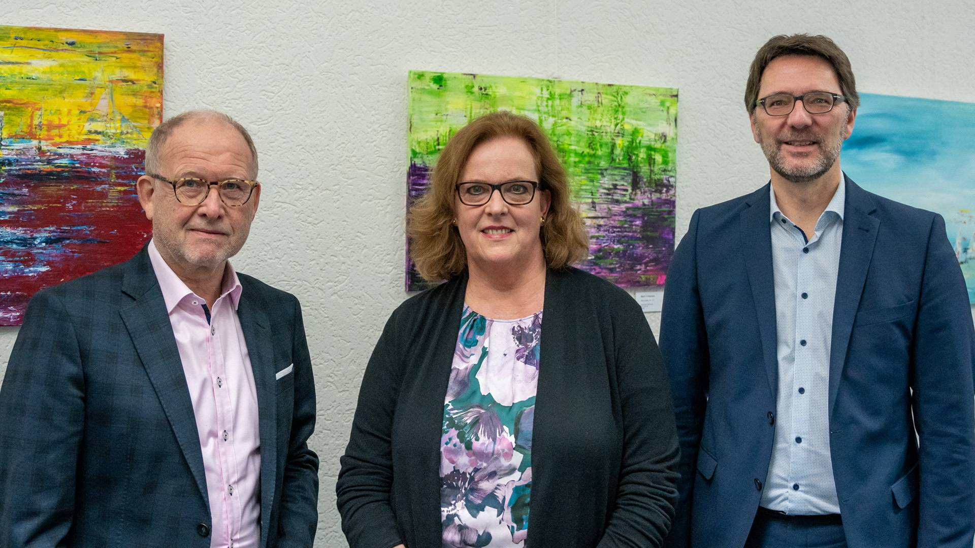 Von li.: Georg Wulf (Vorstand), Claudia Fischer (Verbandsratsvorsitzende) und Thomas Klein (Geschäftsbereichsleiter Technik und Flussgebietsmanagement).