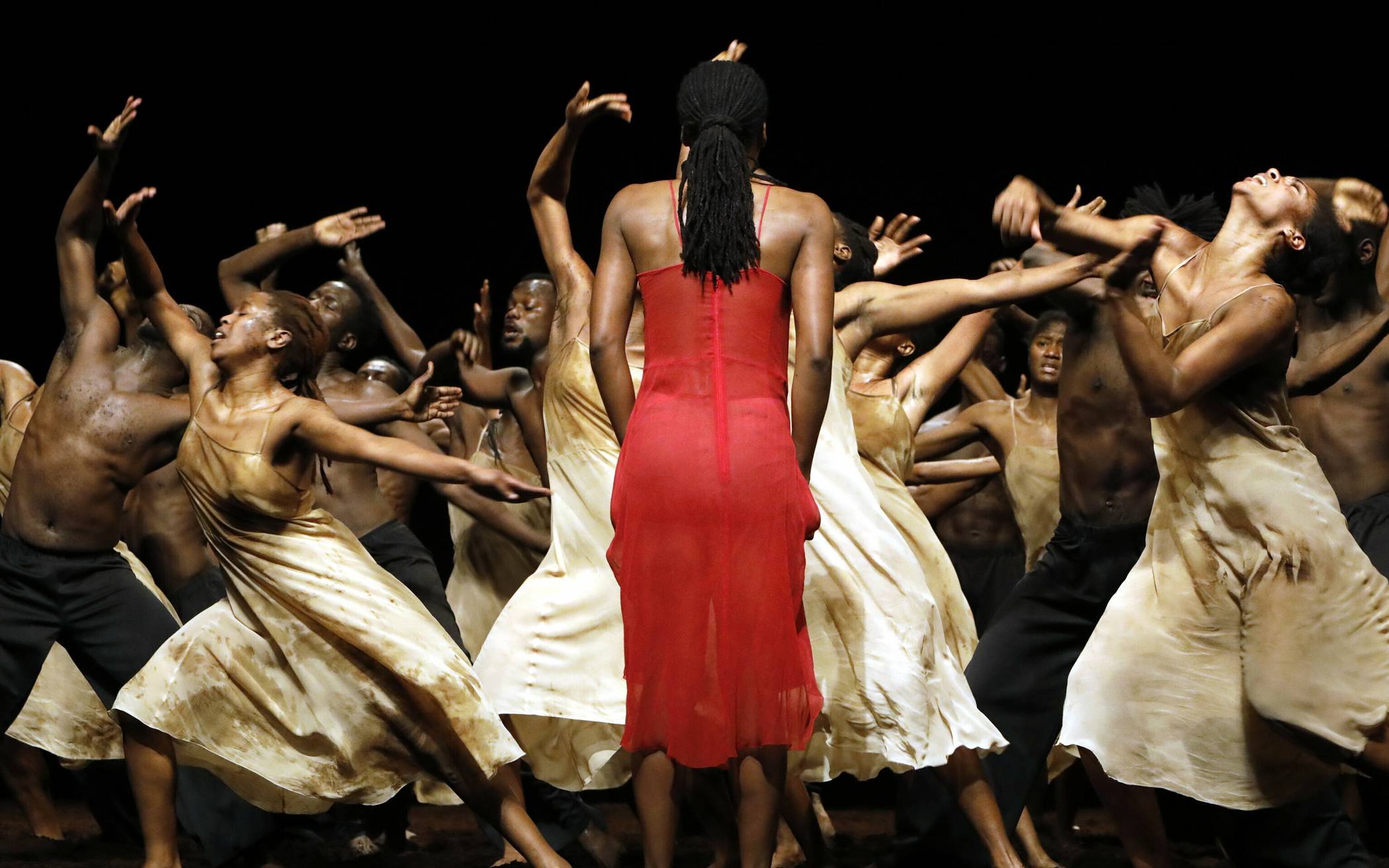  "Das Frühlingsopfer" von Pina Bausch - im Januar 2023 präsentiert von Tänzerinnen und Tänzern aus 14 afrikanischen Nationen.  