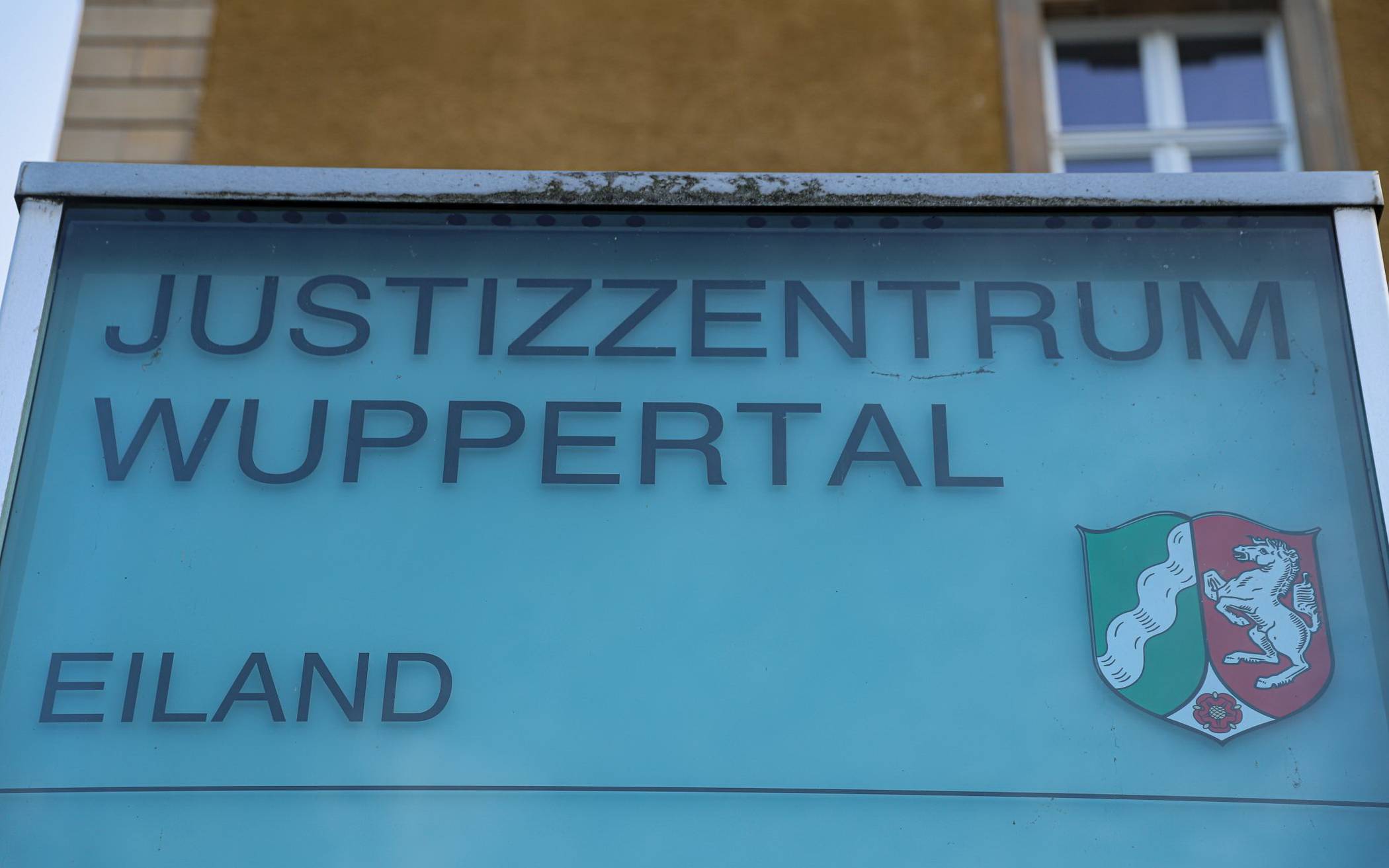  Schild am Wuppertaler Land- und Amtsgericht. 