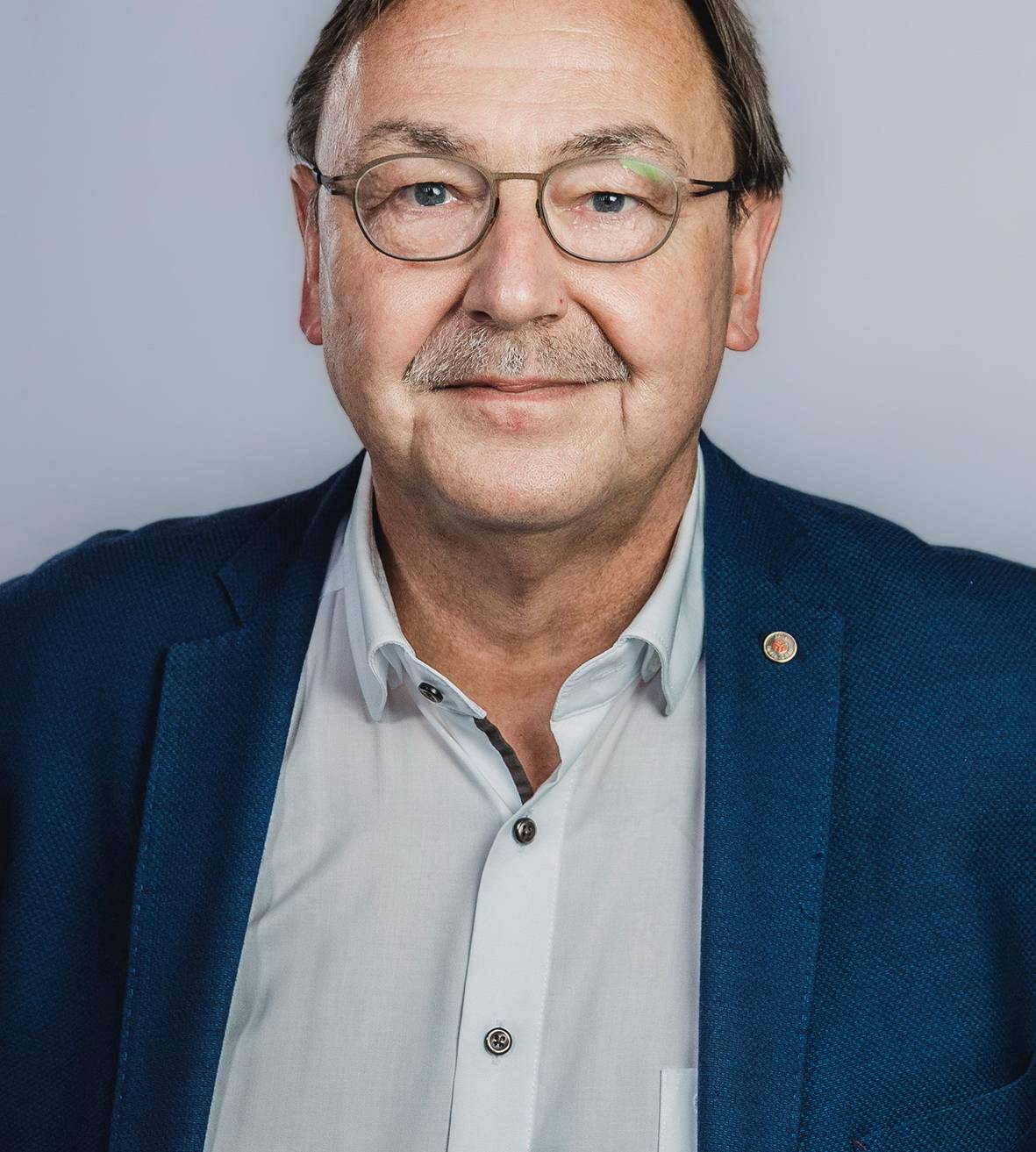 Uwe Orlob (Bezirksvorsitzende der IG BAU Düsseldorf).
