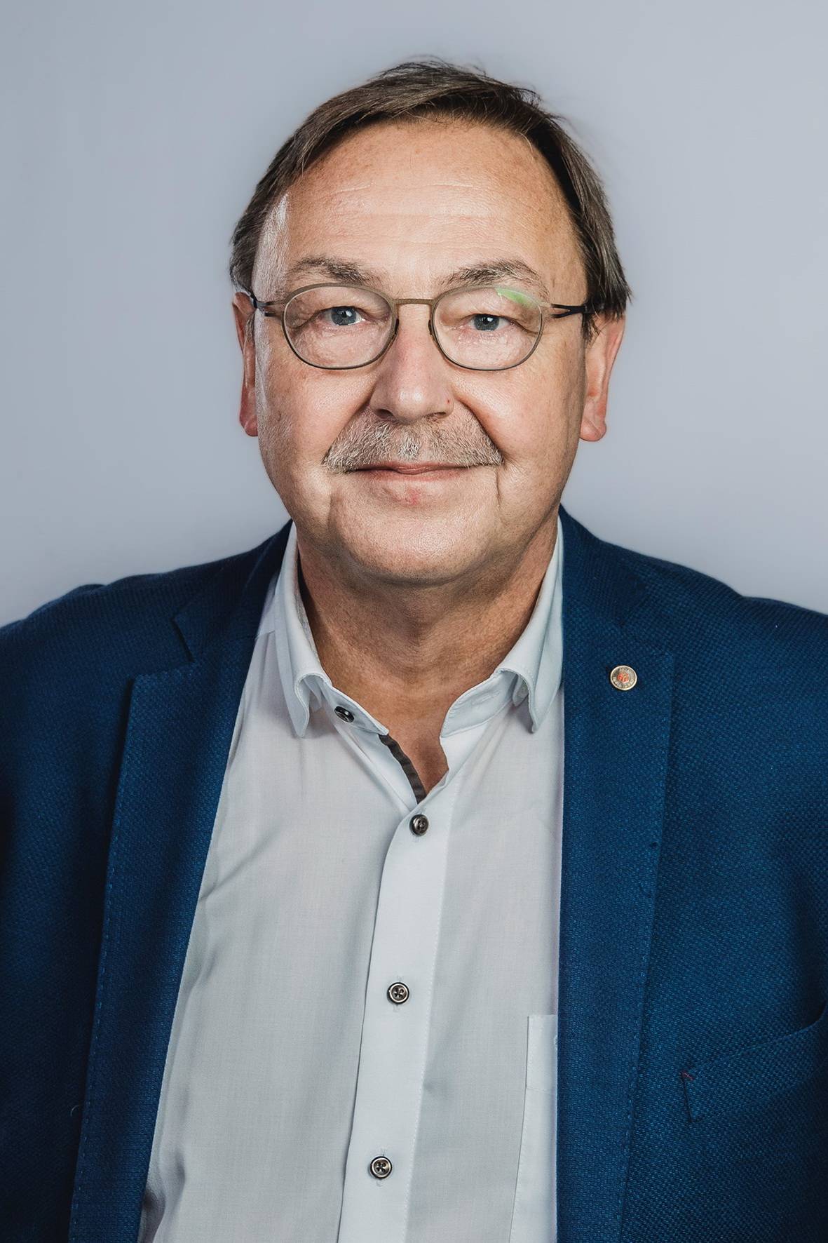 Uwe Orlob (Bezirksvorsitzende der IG BAU Düsseldorf).