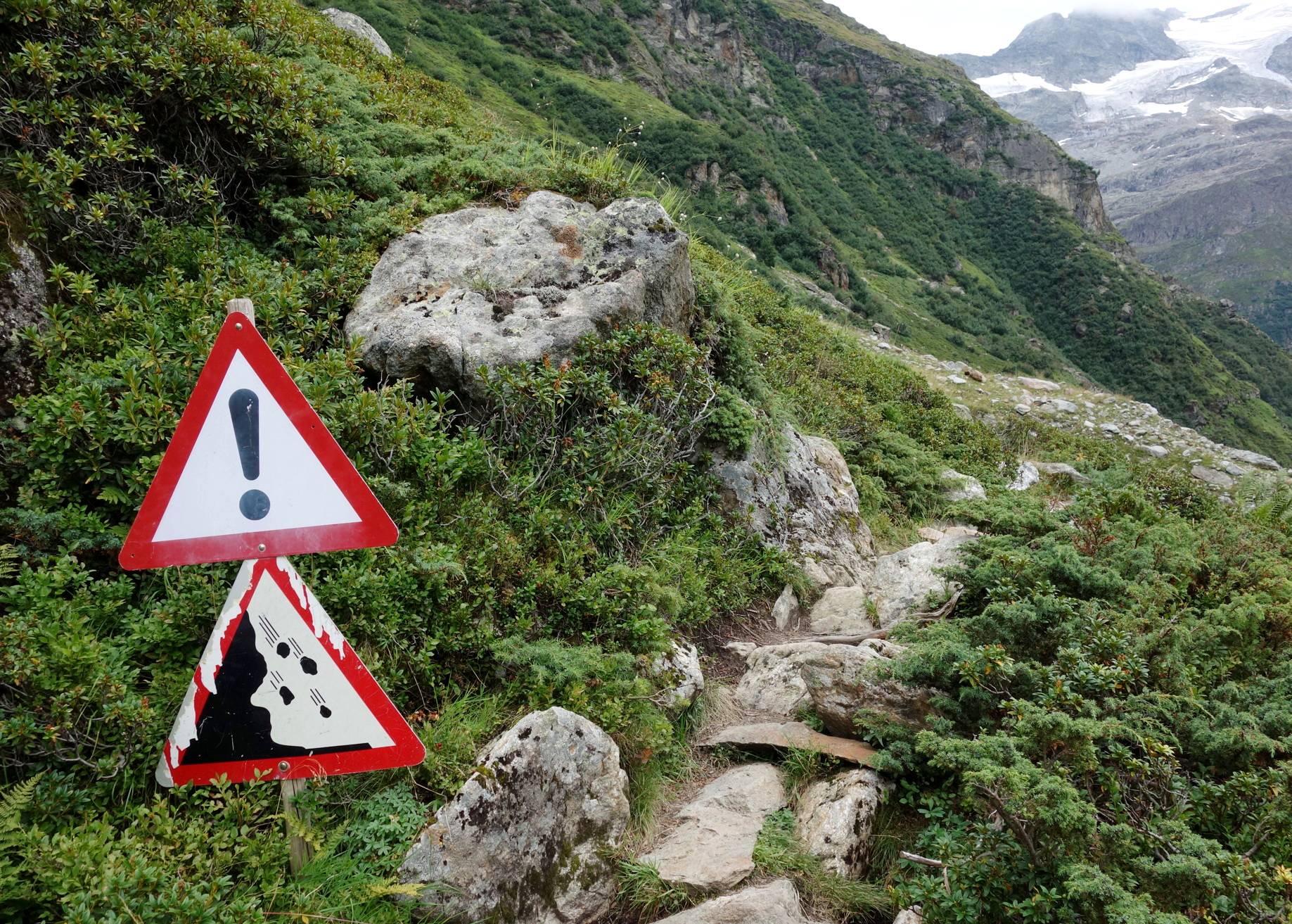 WR Warntafeln am Schreckhornhüttenweg im Berner