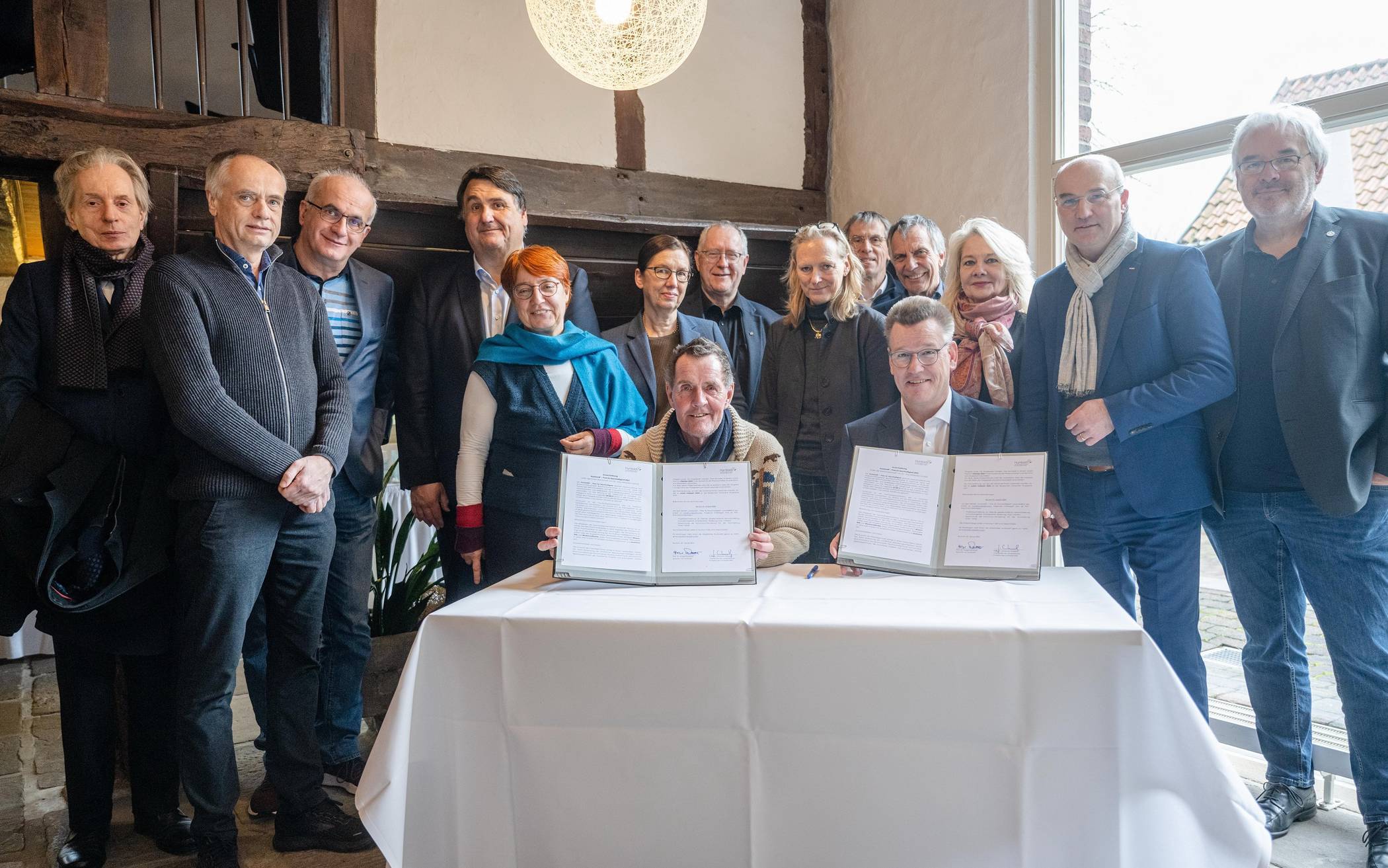 Im Beisein der Rektorinnen und Rektoren der nordrhein-westfälischen Universitäten wurde die Kooperation an der Ruhr-Universität Bochum offiziell besiegelt.