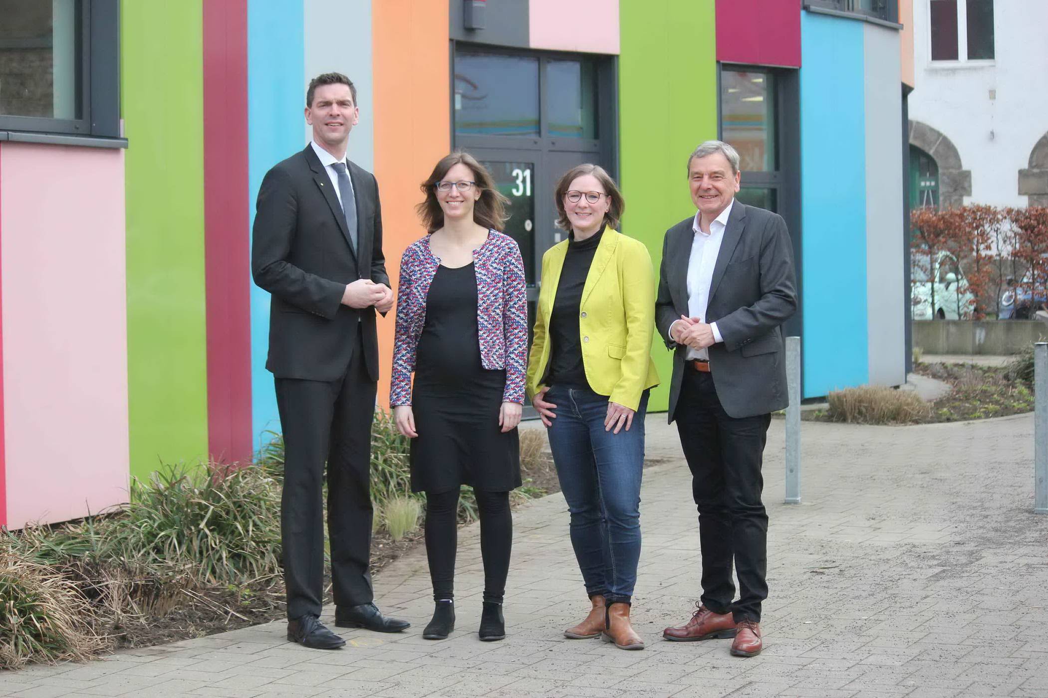IHK-Präsident Henner Pasch, die Junior Uni-Geschäftsführerinnen Dr. Annika Spathmann und Dr. Ariane Staab sowie Vorstandsmitglied des Junior Uni-Fördervereins und IHK-Vizepräsident Peter Krämer (v.li.) tauschten sich intensiv zur Arbeit der Junior Uni aus.
