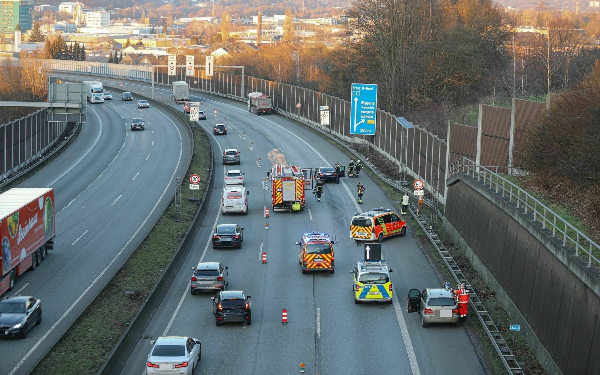 Schwerer Unfall auf der A1​ bei Wuppertal-Langerfeld