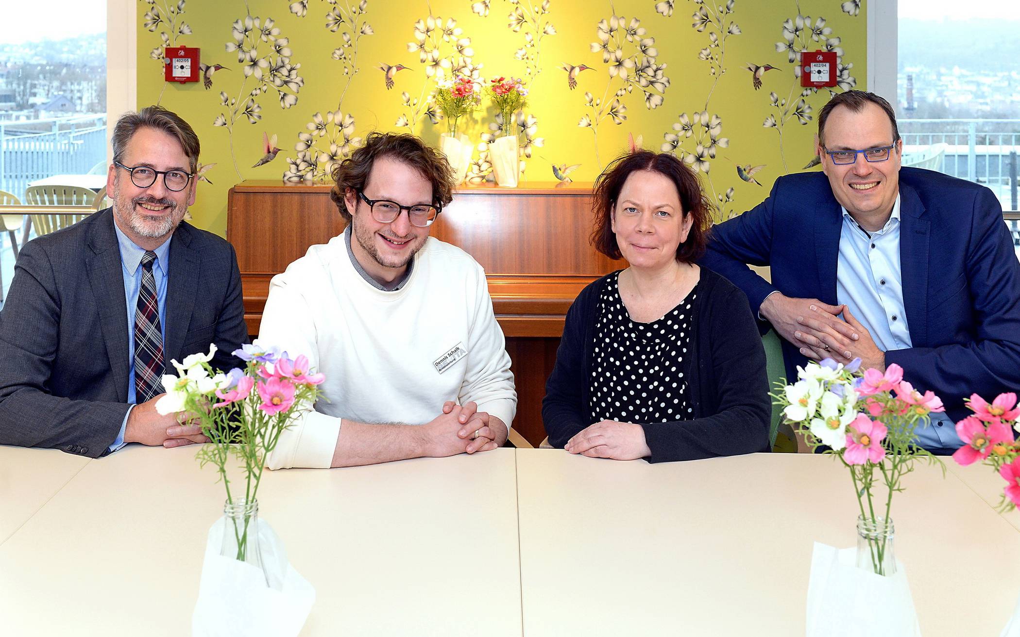 Von li.: Michael Brühl (Willibrord-Lauer-Stiftung), Dennis Schalk, Kerstin Archenhold (beide Revita) und Sören Diehl (Willibrord-Lauer-Stiftung).