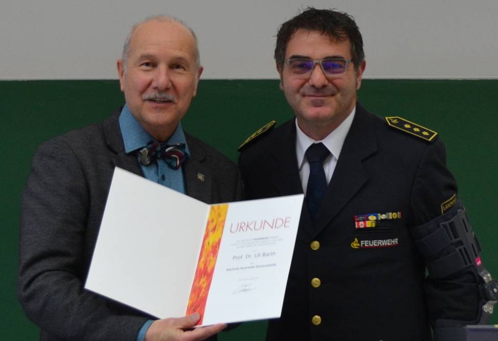 Hohe Feuerwehr-Auszeichnung für Prof. Barth