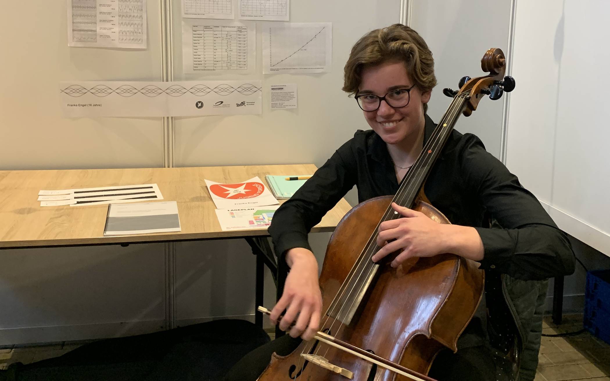 Mit ihrem Cello gewann Franka Engel (16) den ersten Platz und qualifizierte sich somit für den Landeswettbewerb Ende März.