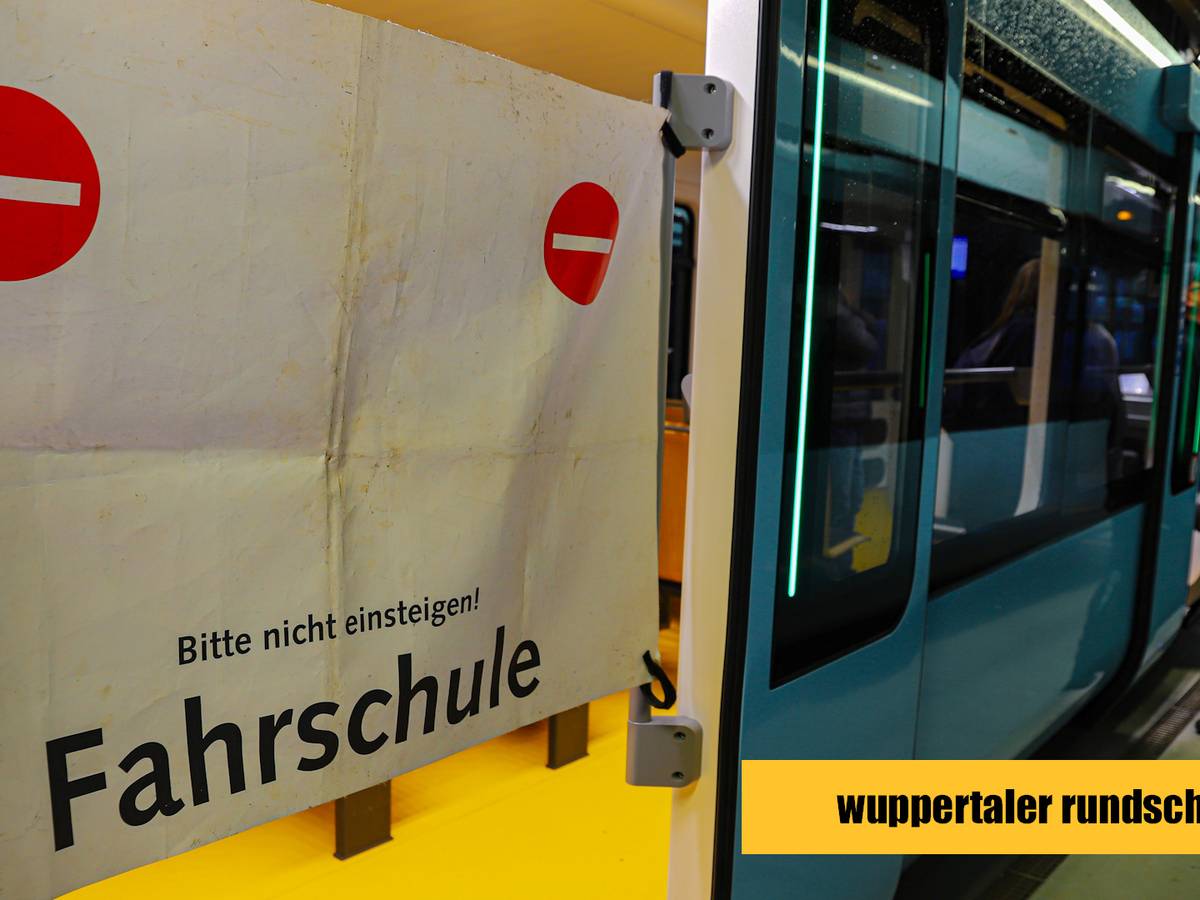 Die Schwebebahn nimmt wieder Fahrt auf