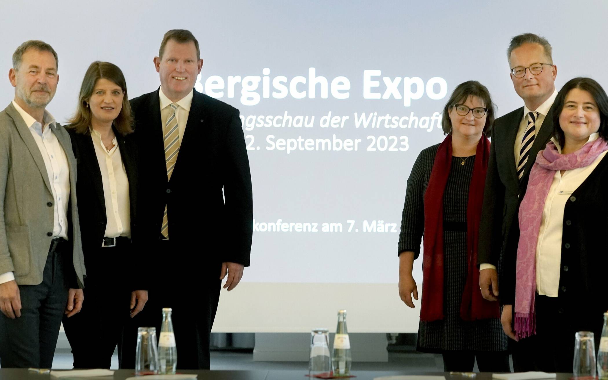 Martin Bang, Katrin Becker, Eike Sträter, Carmen Bartl-Zorn, Jan Wilhelm Arntz und Dr. Daria Stottrop (v.li.) stellten das Expo-Konzept vor. 