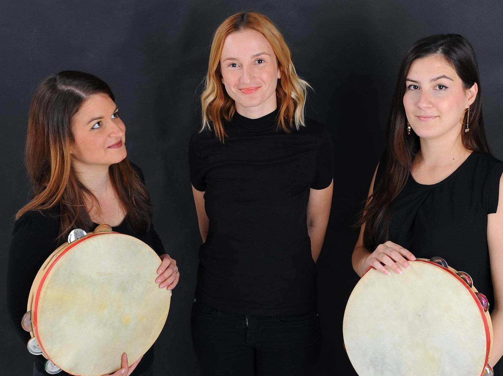  Das serbische Trio „Rodjenice“.   