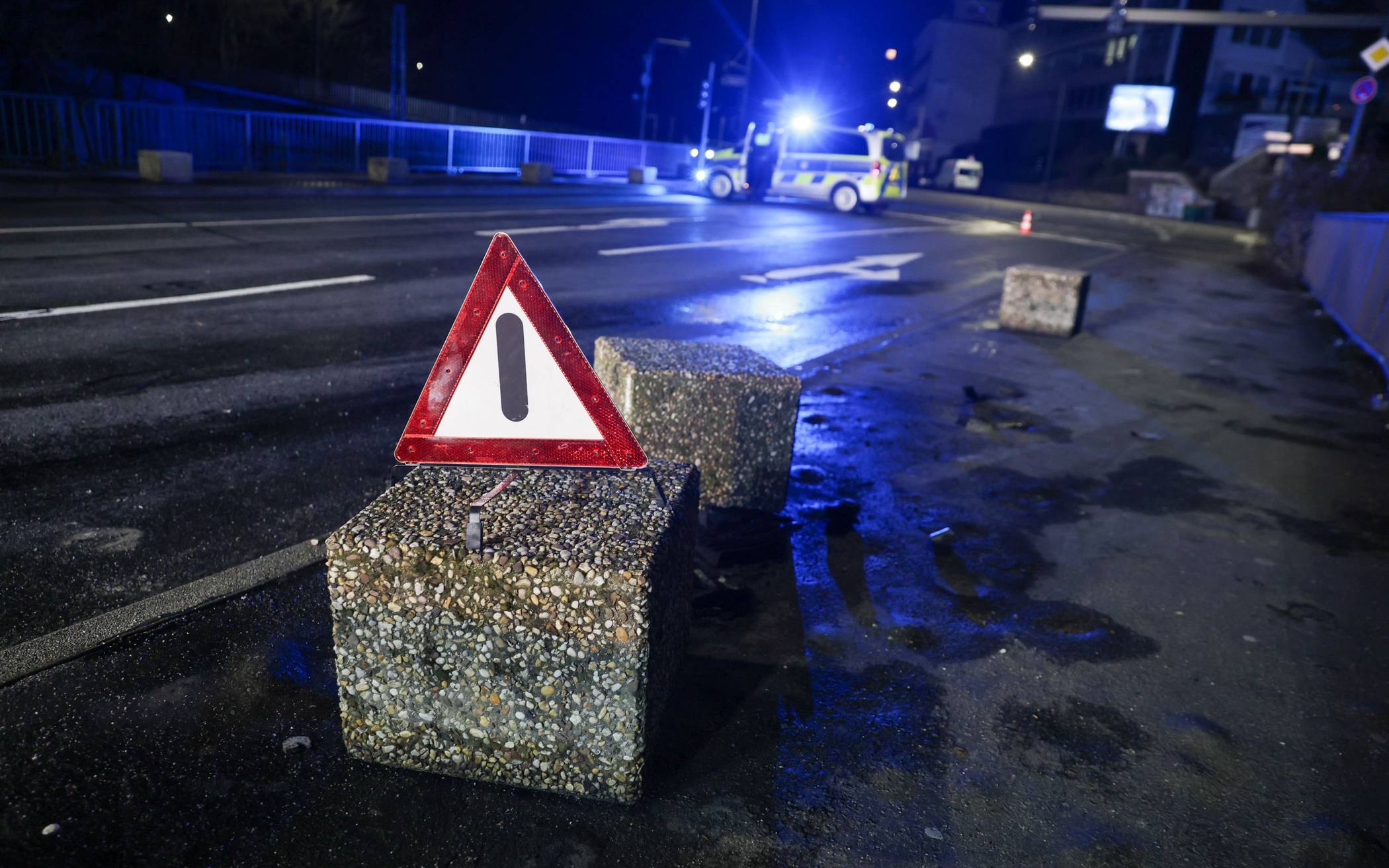Mercedes nach Unfall in Wuppertal-Vohwinkel abgeschleppt​