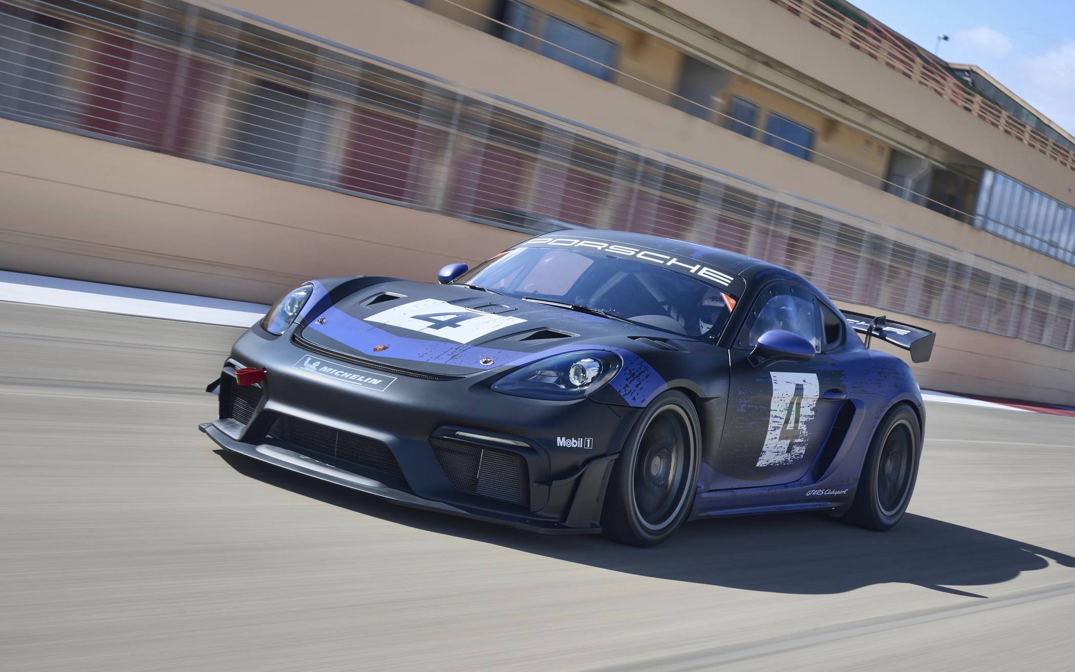 Für die GT4 European Series stellt Sorg Rennsport seinen Kunden zwei Porsche Cayman GT4...