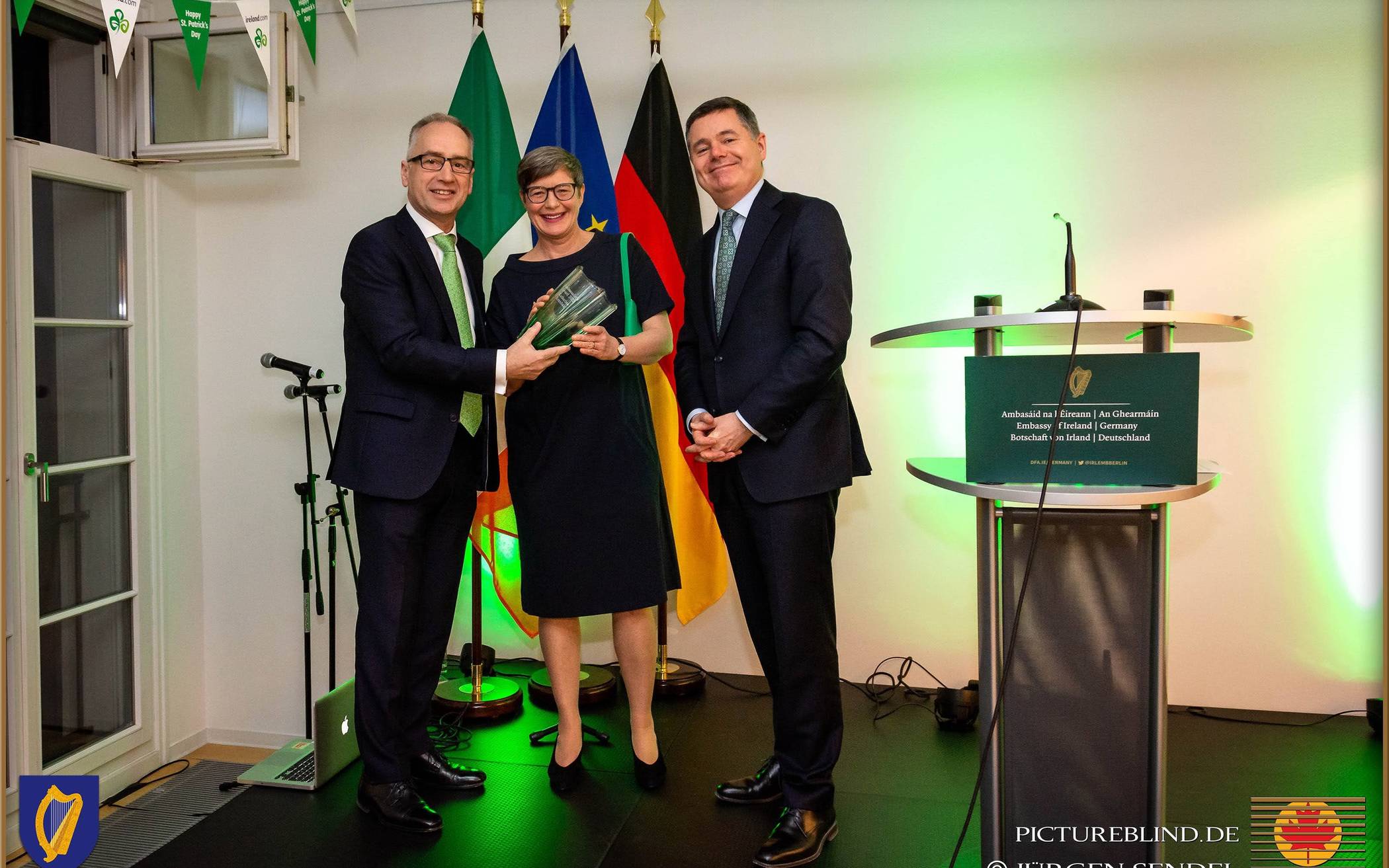 Von li.: Dr. Nicholas O’Brien (irischer Botschafter in Berlin), Prof. Katharina Rennhak und Paschal Donohoe, TD (Präsident der Euro-Gruppe).