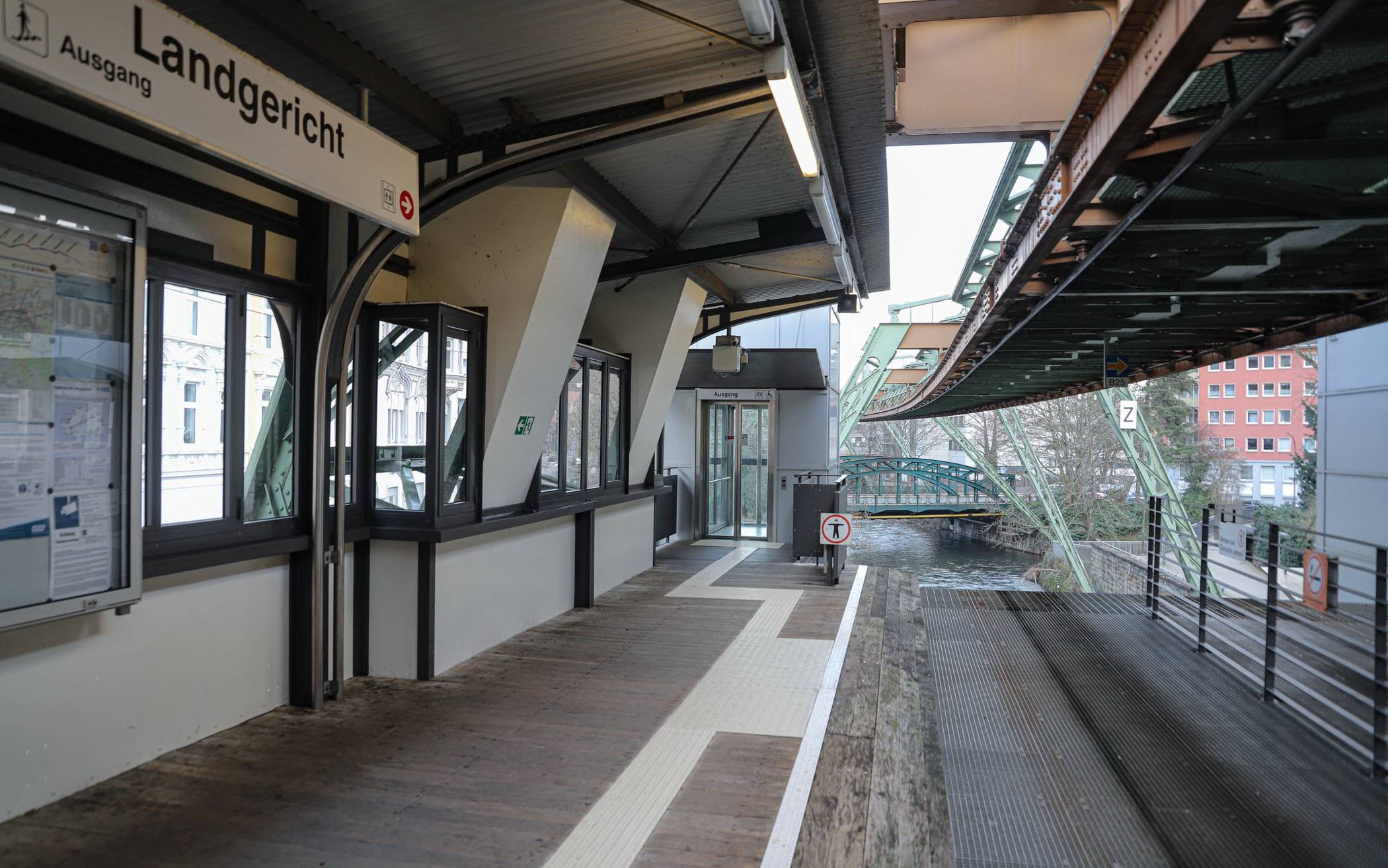  Auch die Schwebebahn-Station Landgericht bleibt am Montag geschlossen. 