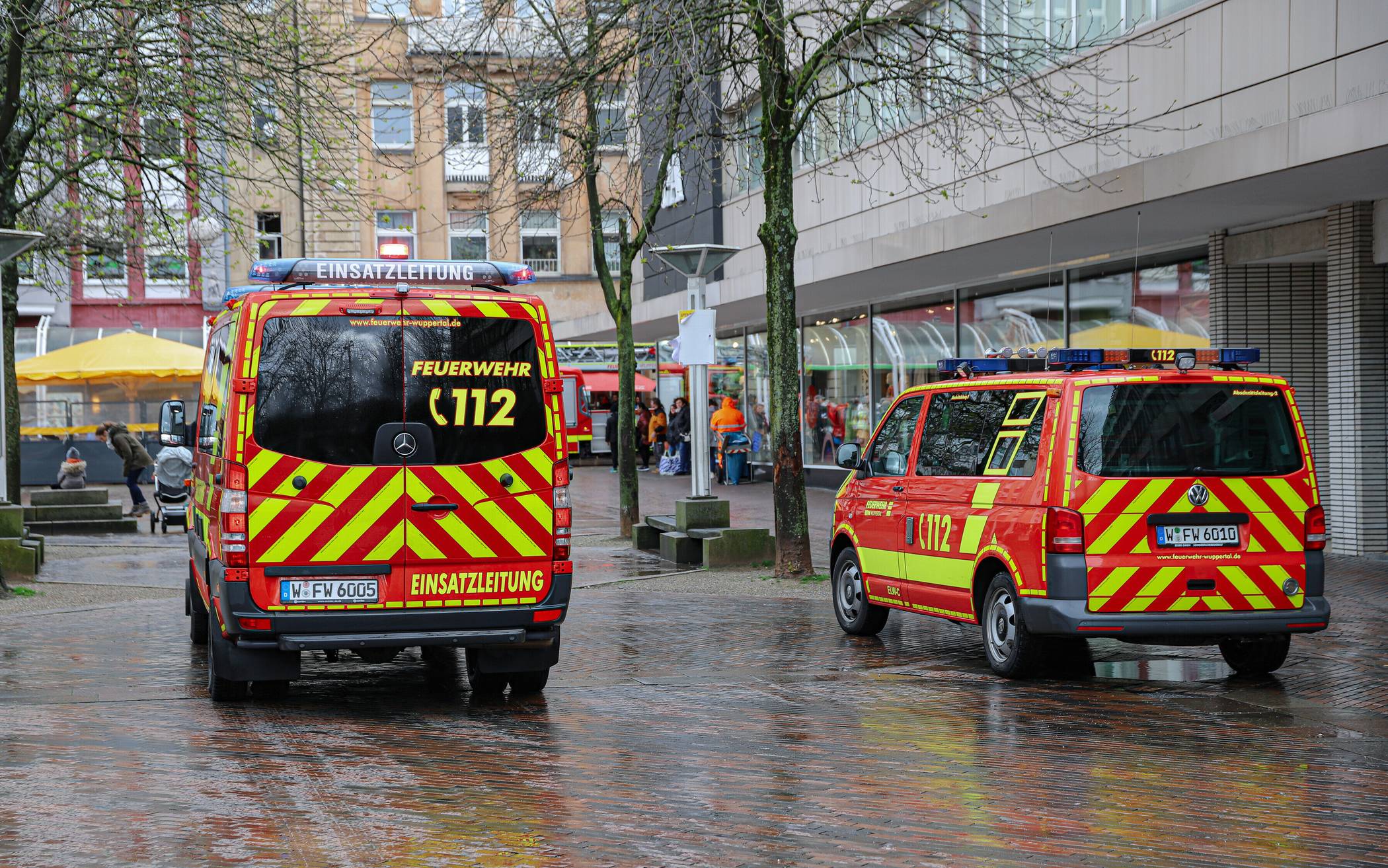 Feuerwehr-Einsatz in der Fußgängerzone​ in Wuppertal-Barmen