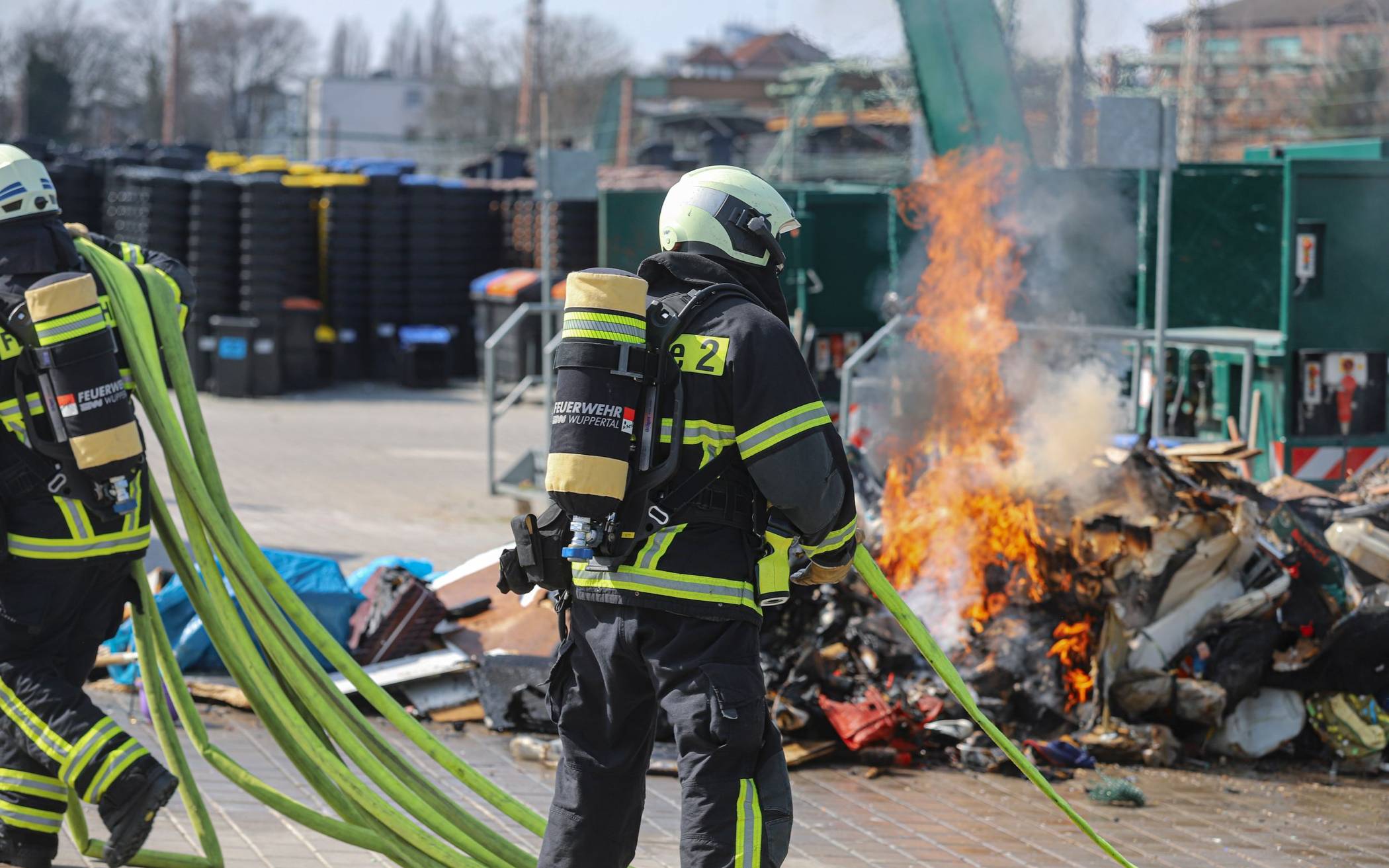 Feuer auf Recyclinghof​ in Wuppertal-Heckinghausen