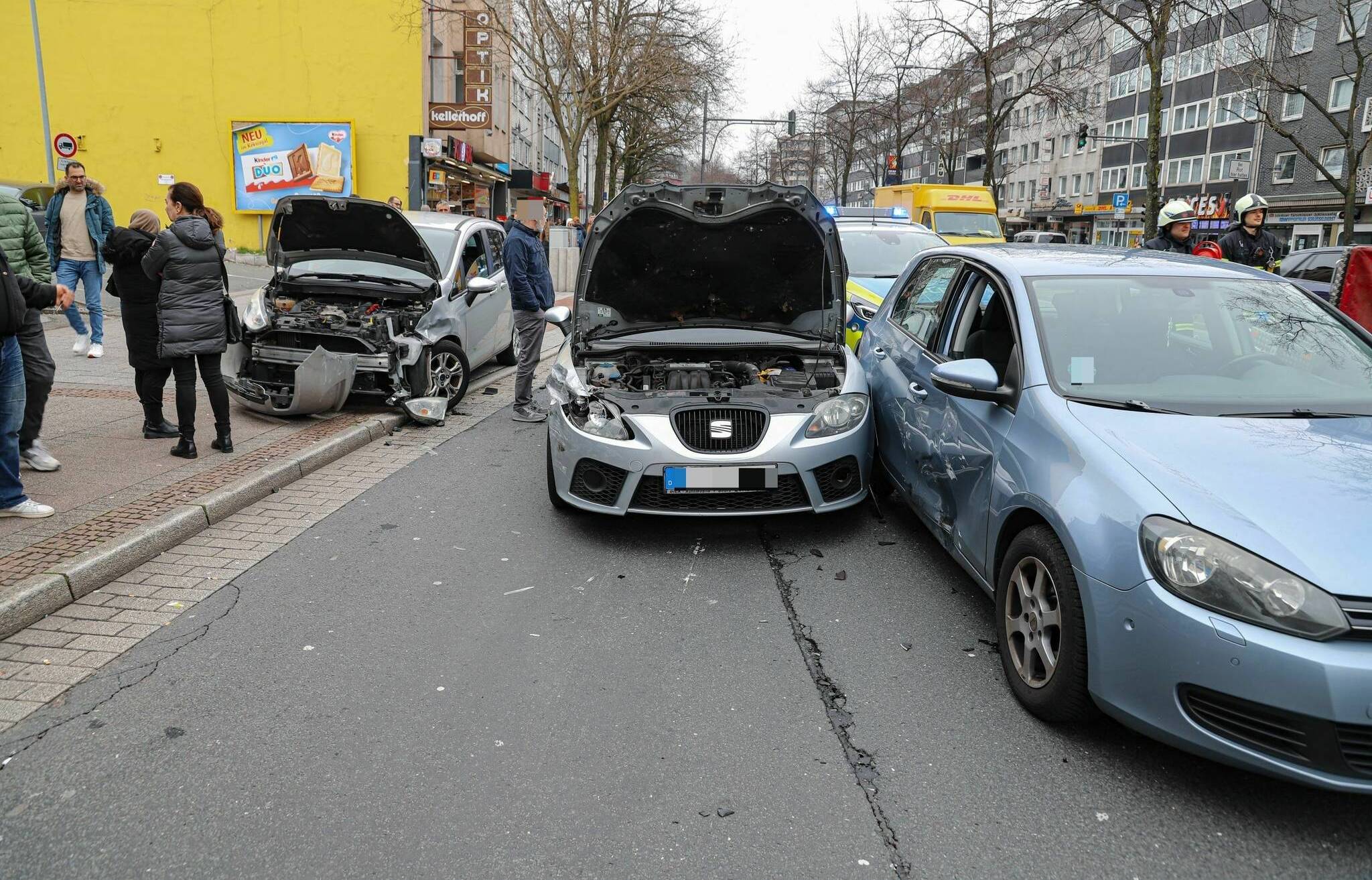 Vier Pkw auf Berliner Straße in Unfall verwickelt