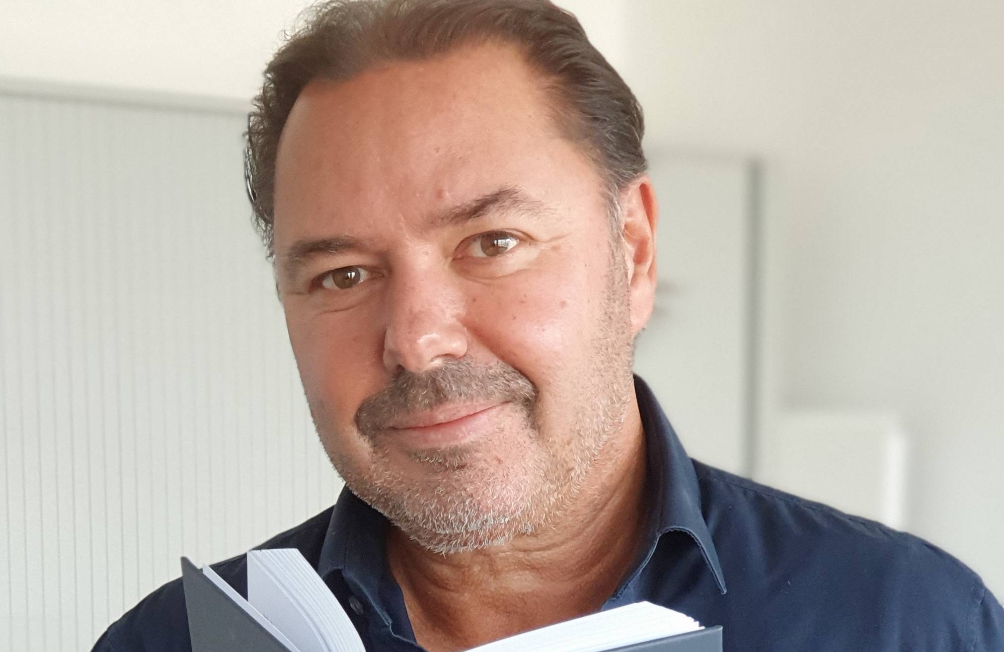 Am Montag von 18 bis 19.30 Uhr live mit seinen besten Wuppertal-Satiren im Pfarrzentrum von St. Antonius: Rundschau-Redaktionsleiter Roderich Trapp.