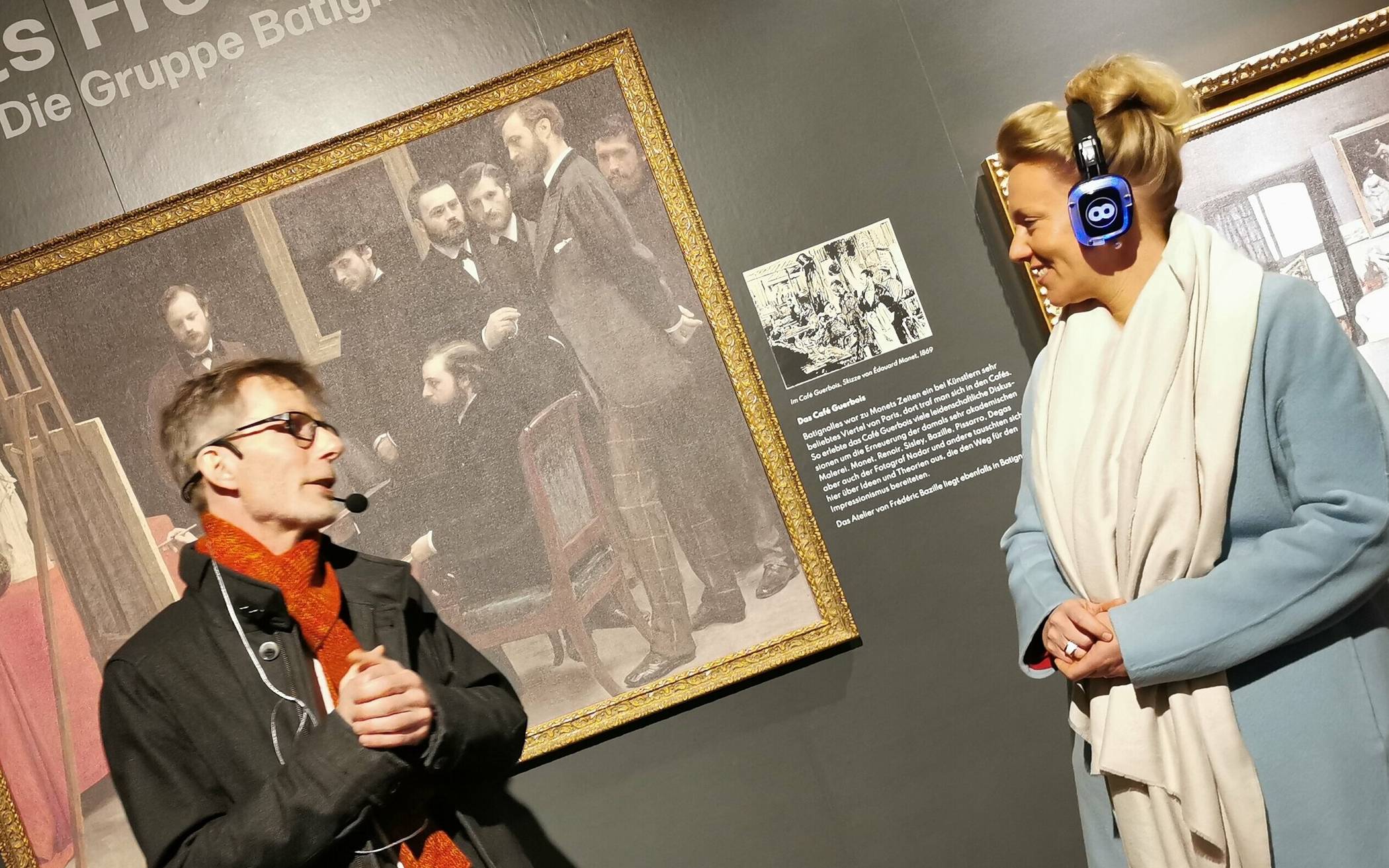 Kurator Christian Höher (li.) führte Ministerin Ina Brandes durch die Monet-Ausstellung. 
