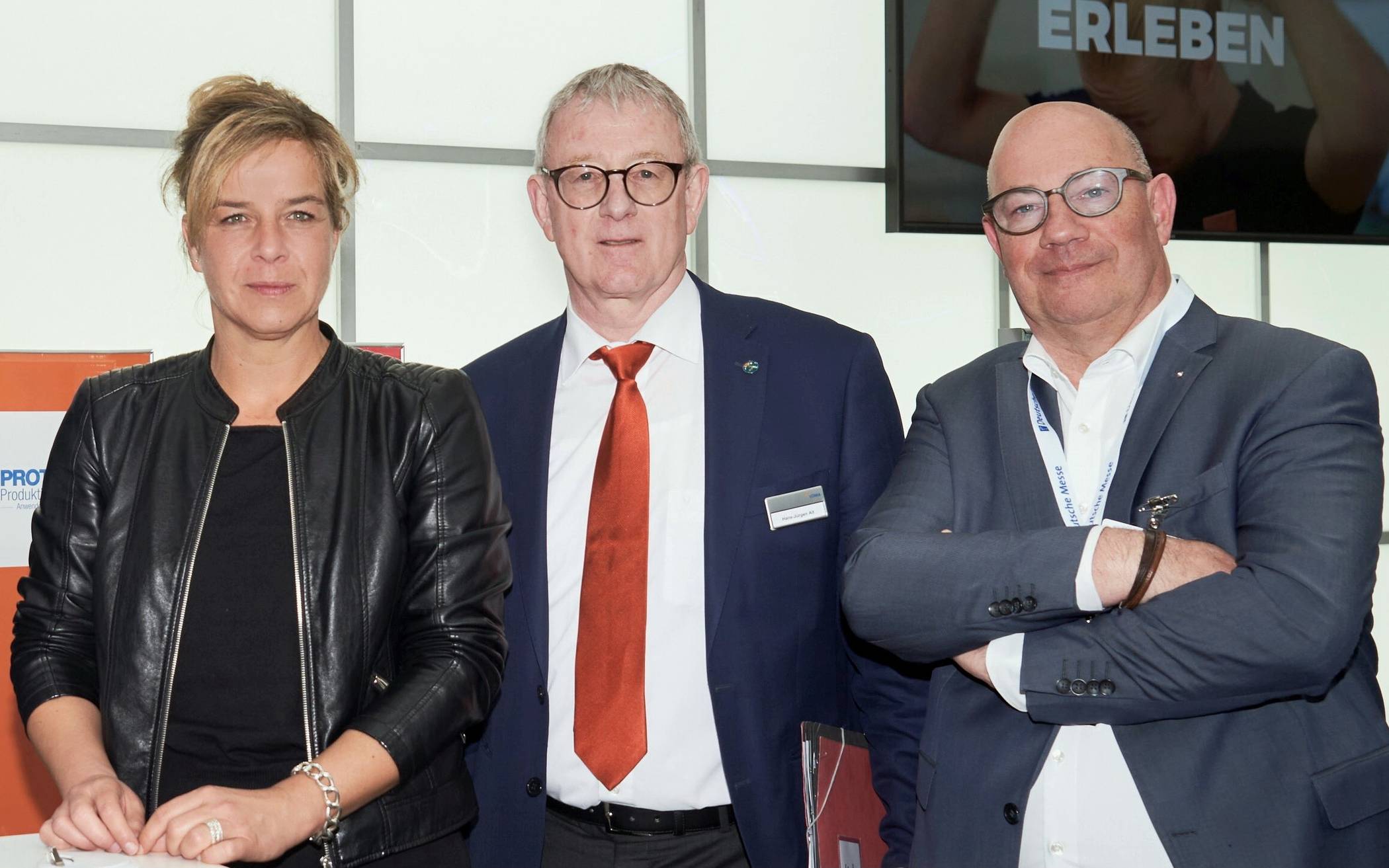 Von li.: Mona Neubaur (Wirtschafts- und Klimaschutzministerin NRW), Hans-Jürgen Alt (Management „ProduktionNRW“) und Stephan A. Vogelskamp (Geschäftsführer BSW).