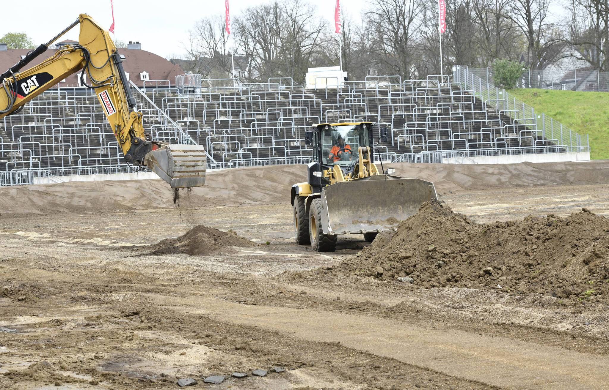 Bagger im Wuppertaler Stadion am Zoo​