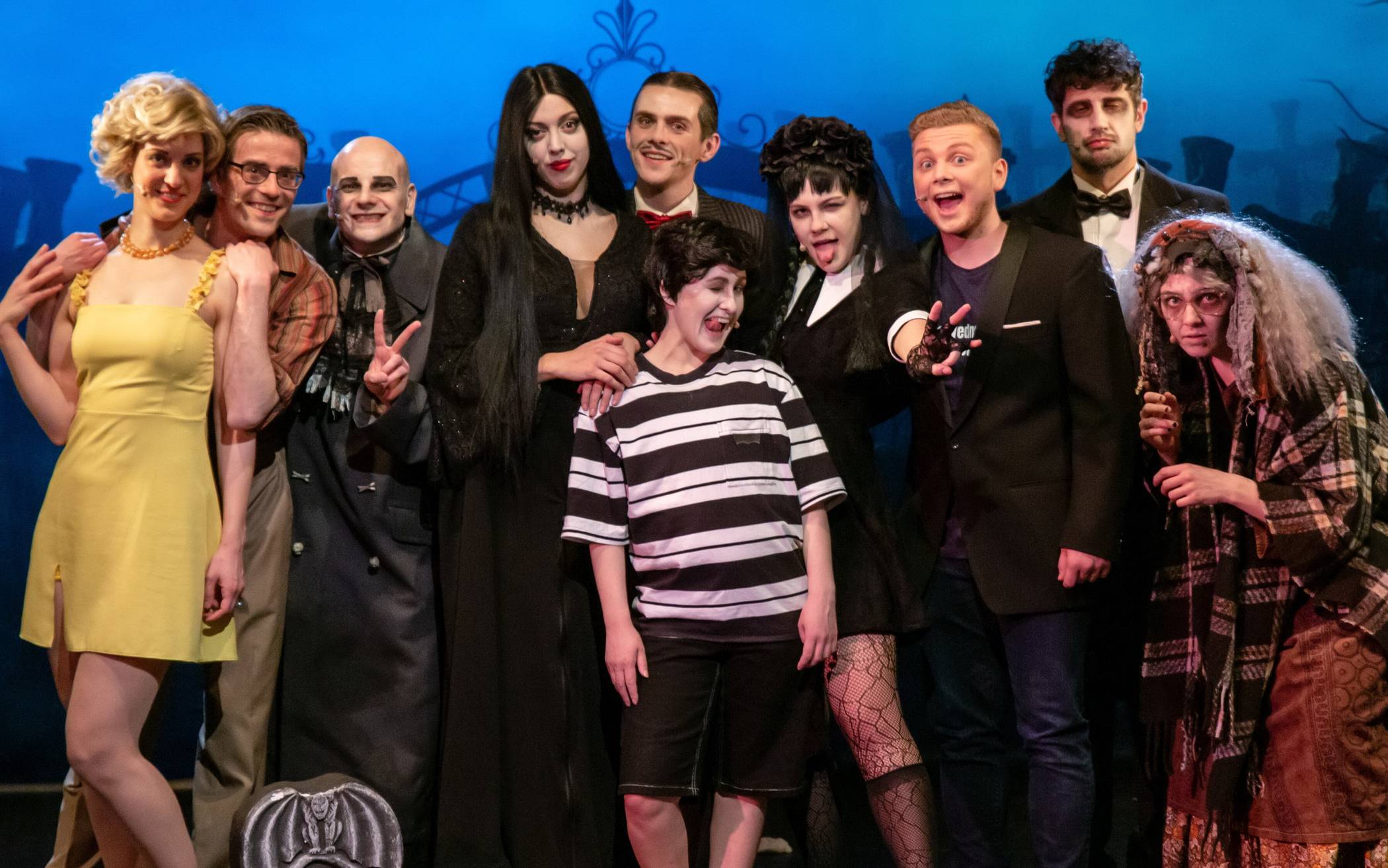 Mit großer Besetzung tritt das Theater in Cronenberg (TiC) in seinem Atelier bei „Die Addams Family“ an.