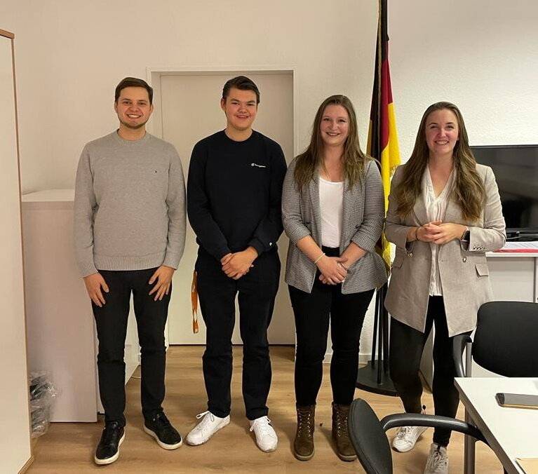  Der JU-Vorstand im Jahr 2021 (v.li.): Stefan Spengler, Alexej Hundt und Charlotte Dworzak. Rechts die CDU-Fraktionsvorsitzende Caroline Lünenschloss. 