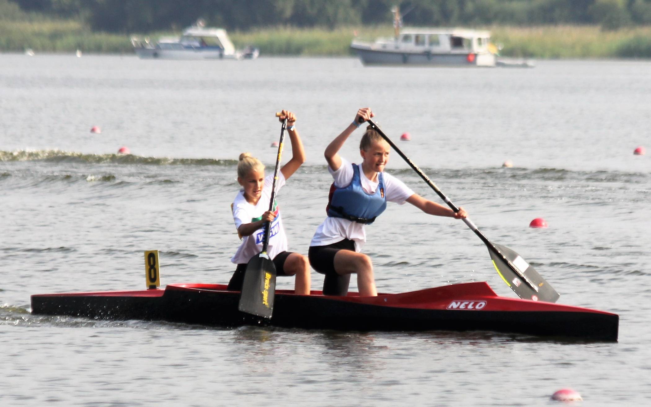 Mara Jungbluth (vorne) und Emma Dittmar bei den Deutschen Meisterschaften im Sommer 2022. 