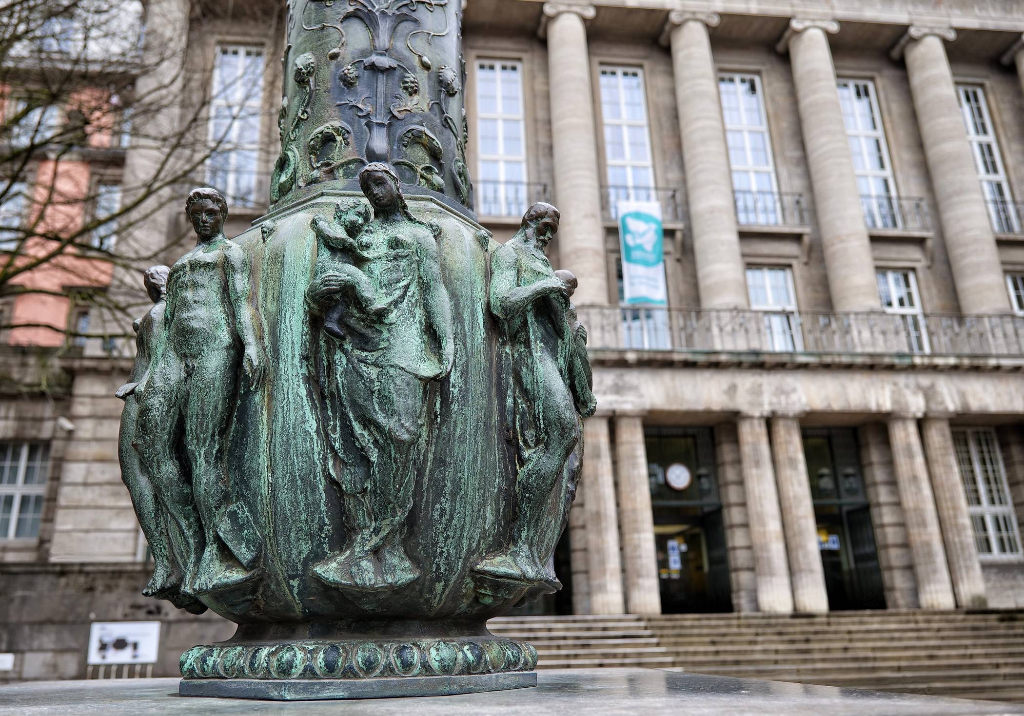  Das Wuppertaler Rathaus in Barmen. 