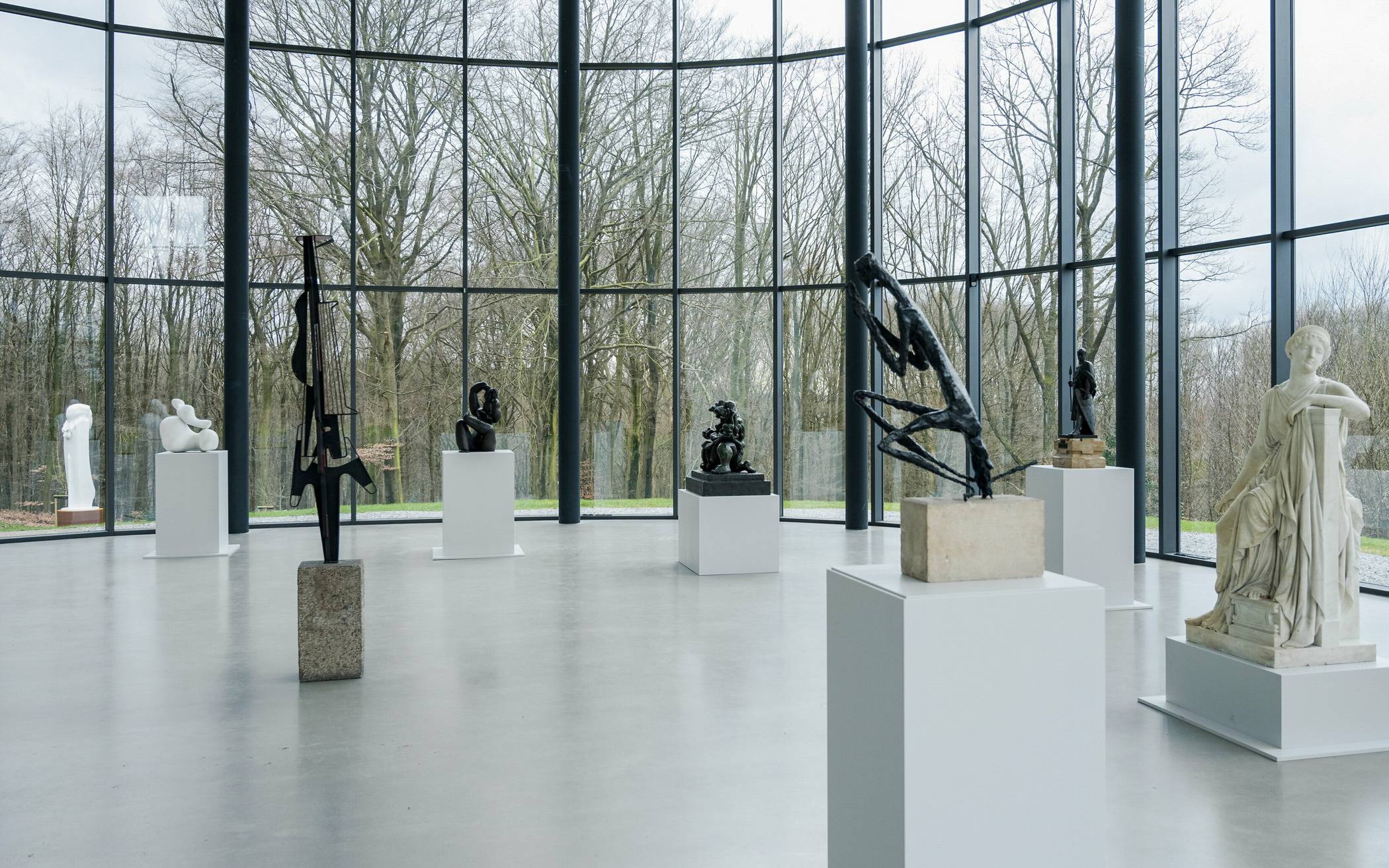  Ein Blick in die Ausstellung „Figur!“, die Meisterwerke der Skulptur aus dem Von der Heydt-Museum im Skulpturenpark Waldfrieden präsentiert.    
