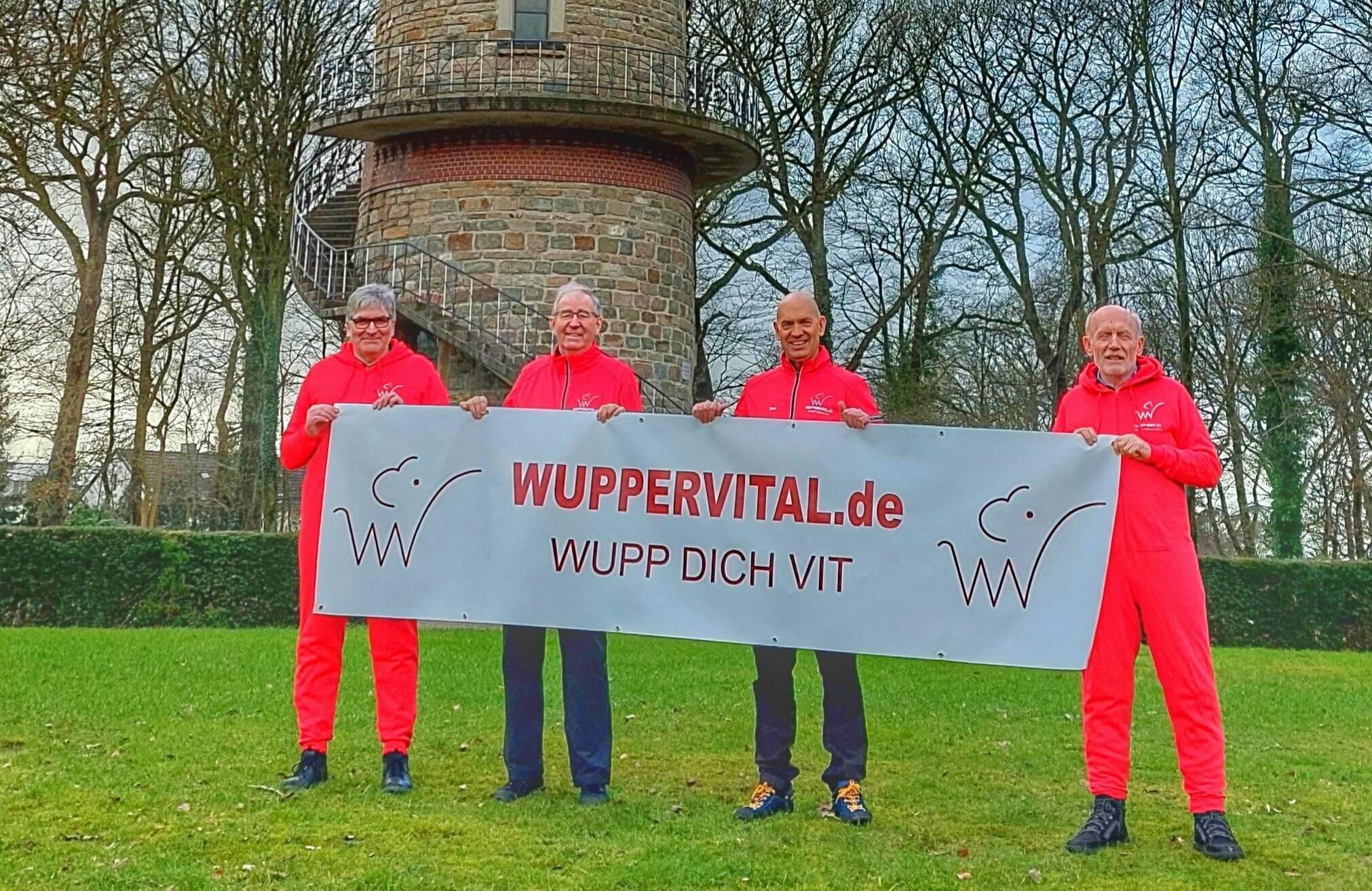   Das Wuppervital-Kernteam vor dem Toelleturm, um den sich beim 2. „Vitalon“ bewegungstechnisch alles dreht. 