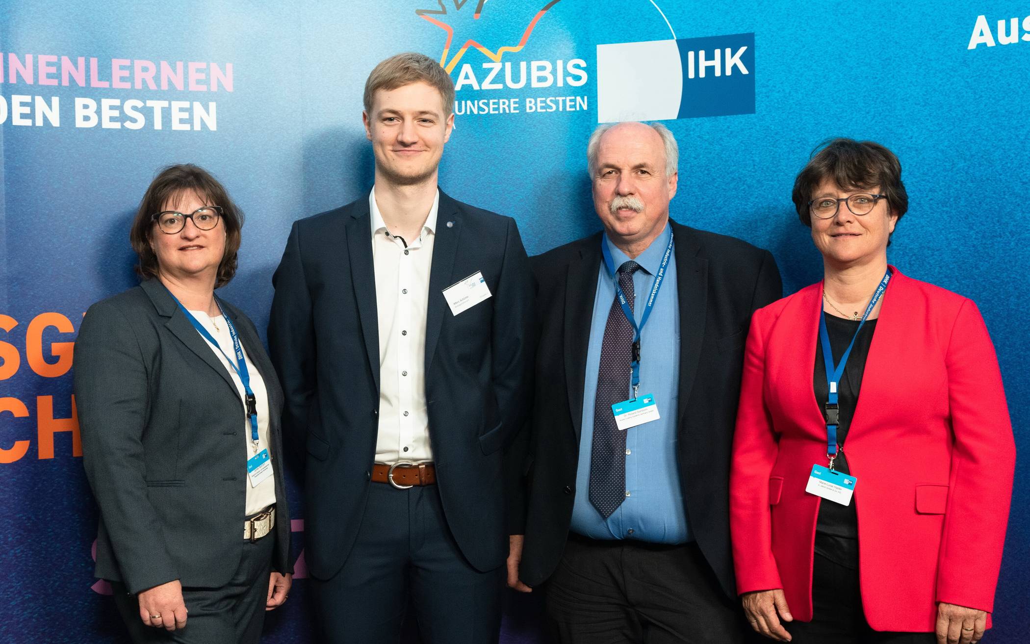  Von li.: Carmen Bartl-Zorn (IHK-Geschäftsführerin Aus- und Weiterbildung), Marc Schütte sowie Dr. Roland Somborn und Marie-Luise Hasler (beide Mitglied DIHK-Bildungsausschuss). 