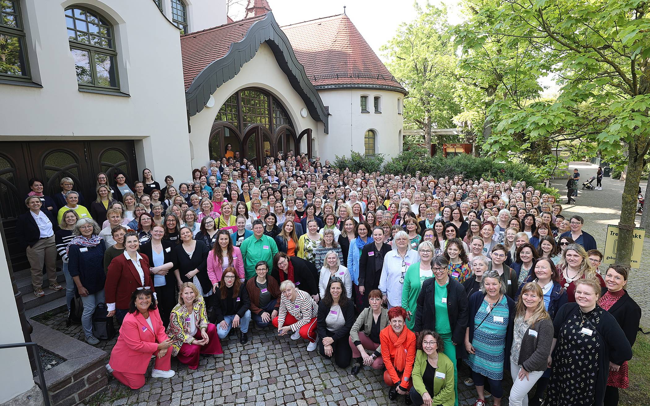  Gruppenfoto bei der 27. Konferenz in Leipzig. 