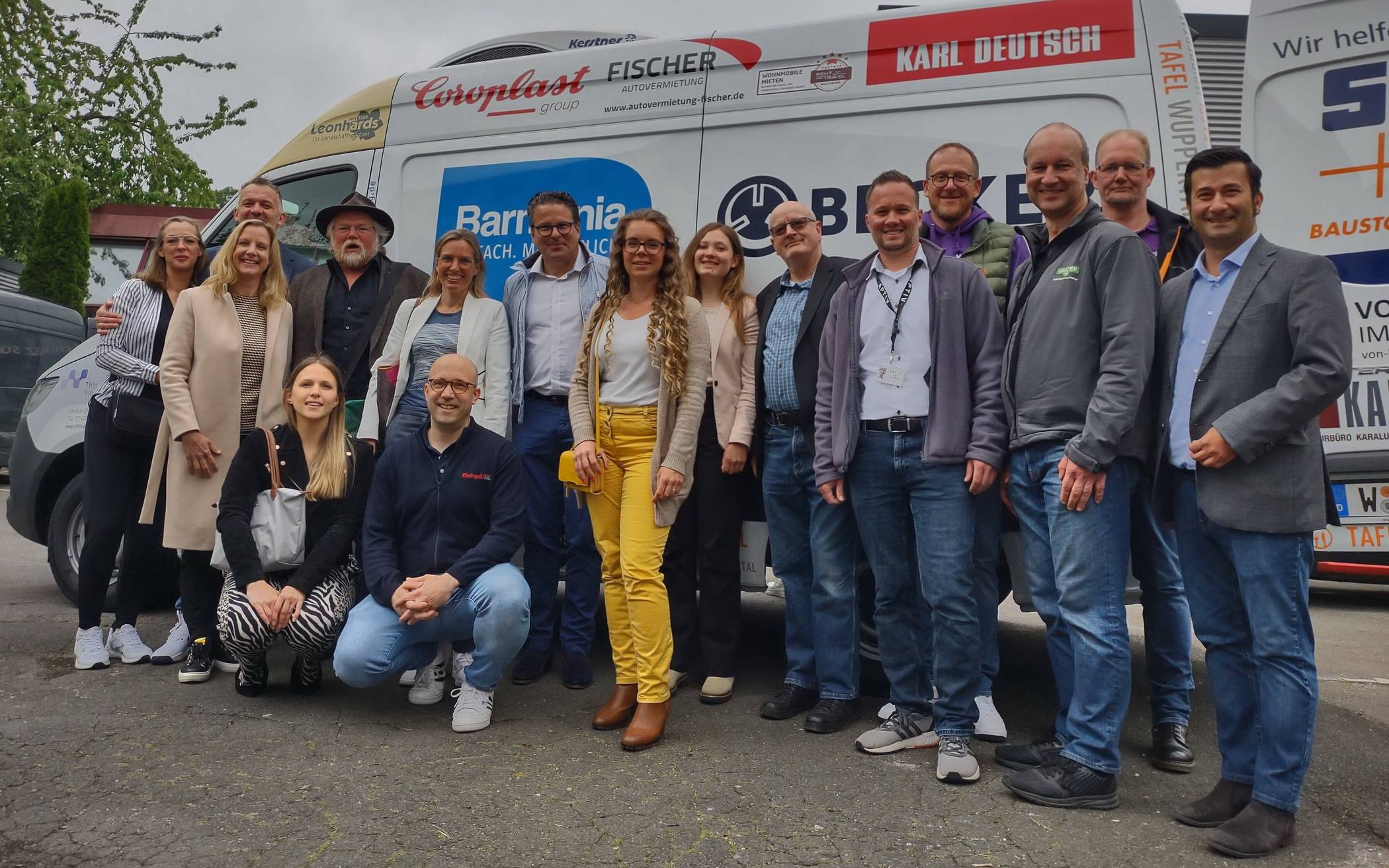 Tafel-Chef Peter Vorsteher (2.v.re.) und Geschäftsführer