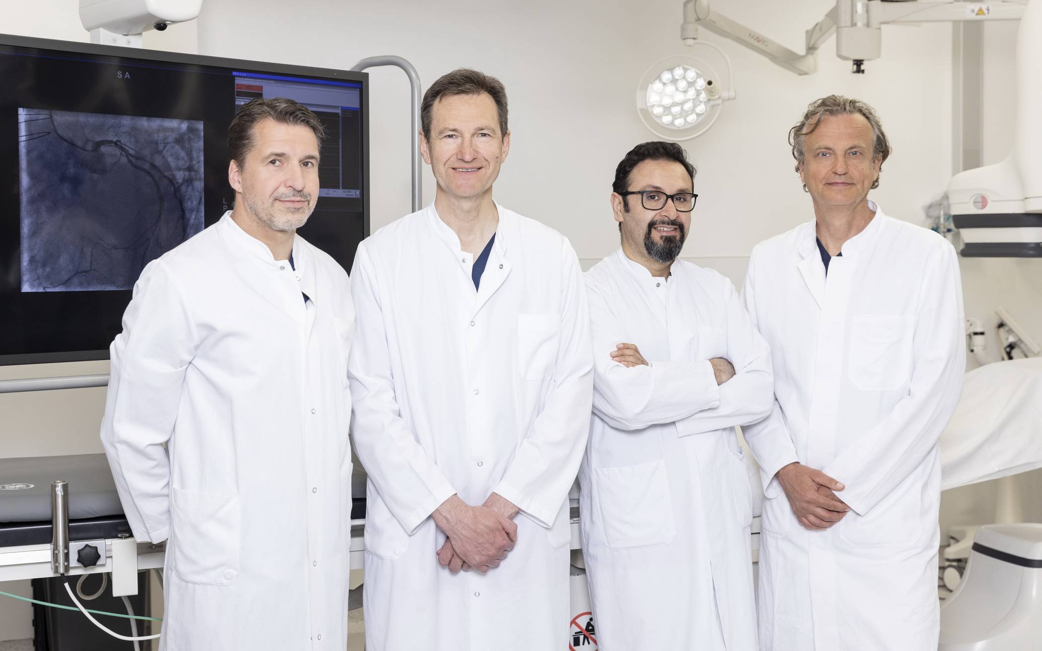 BU (v. li.): Chefarzt Dr. med.