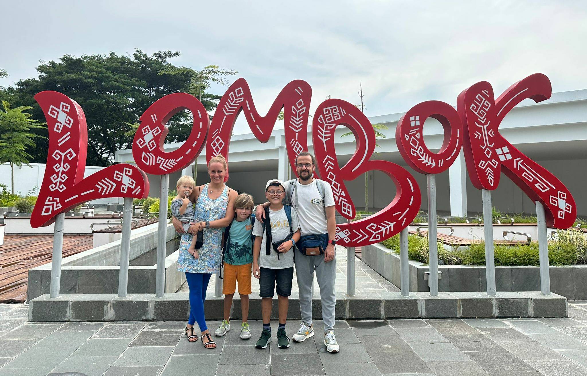Seit fünf Monaten auf Weltreise: die Sonnborner Familie Gutseel - hier in Indonesien.