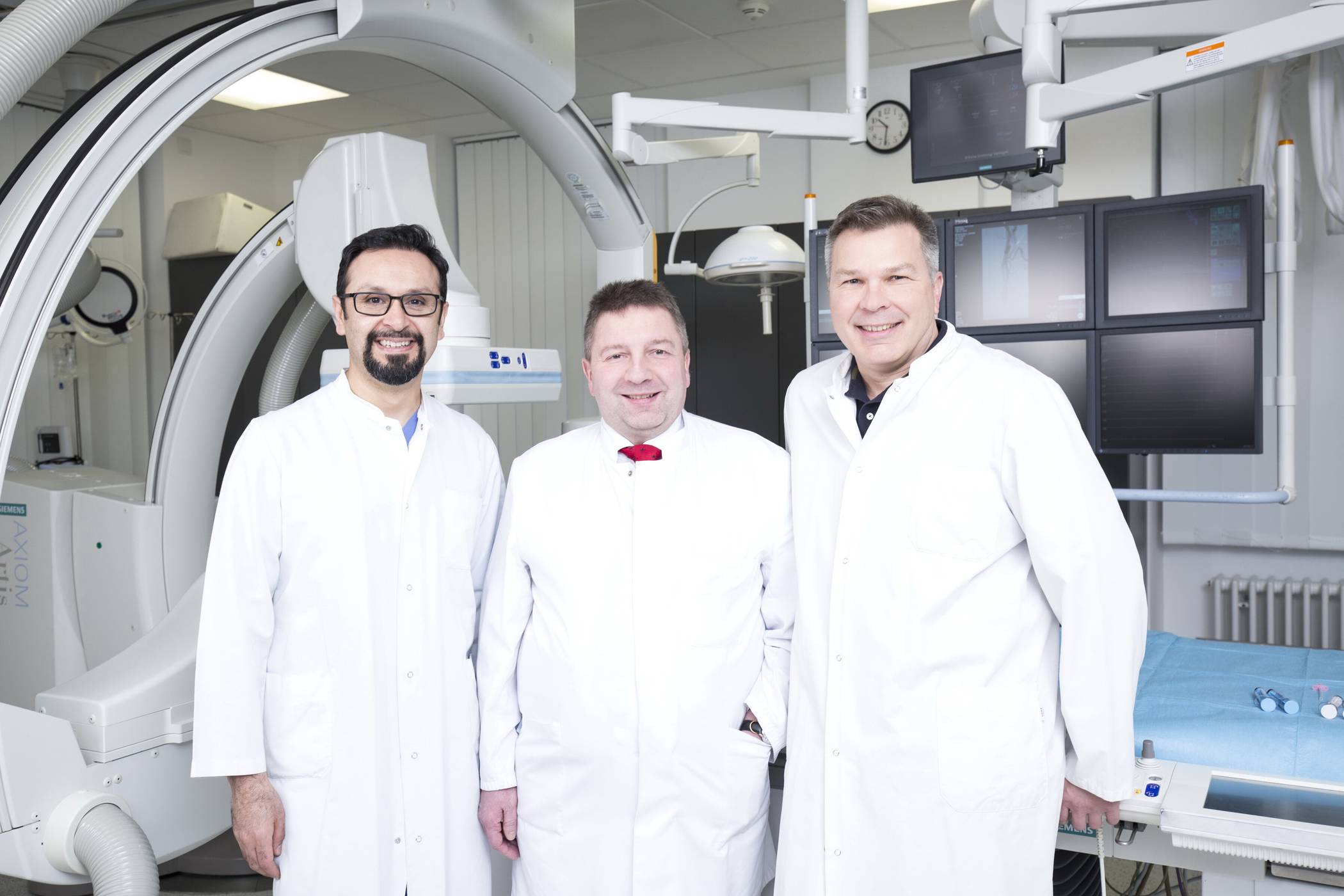 Die Bethesda-Gefäßspezialisten Dr. Jawed Arjumand, Dr. Thilo Traska und Dr. Cornel Haupt (von li.) informieren beim 10. Bergischen Gefäßtag.