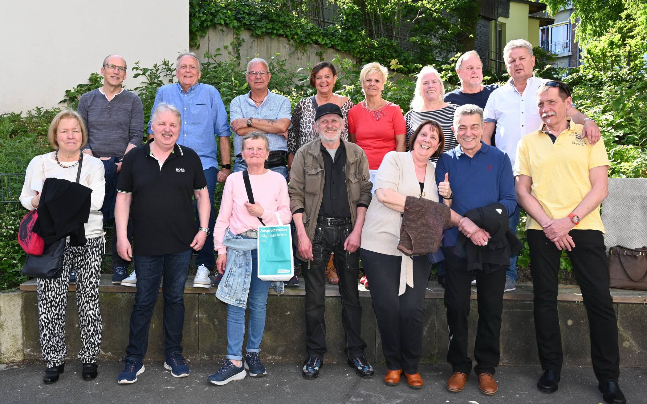  Die ehemaligen Schüler, Schülerinnen und Lehrer der  Klasse 9a der Hauptschule Gertrudenstraße trafen sich zu ihrem 50. Entlassungstag.  