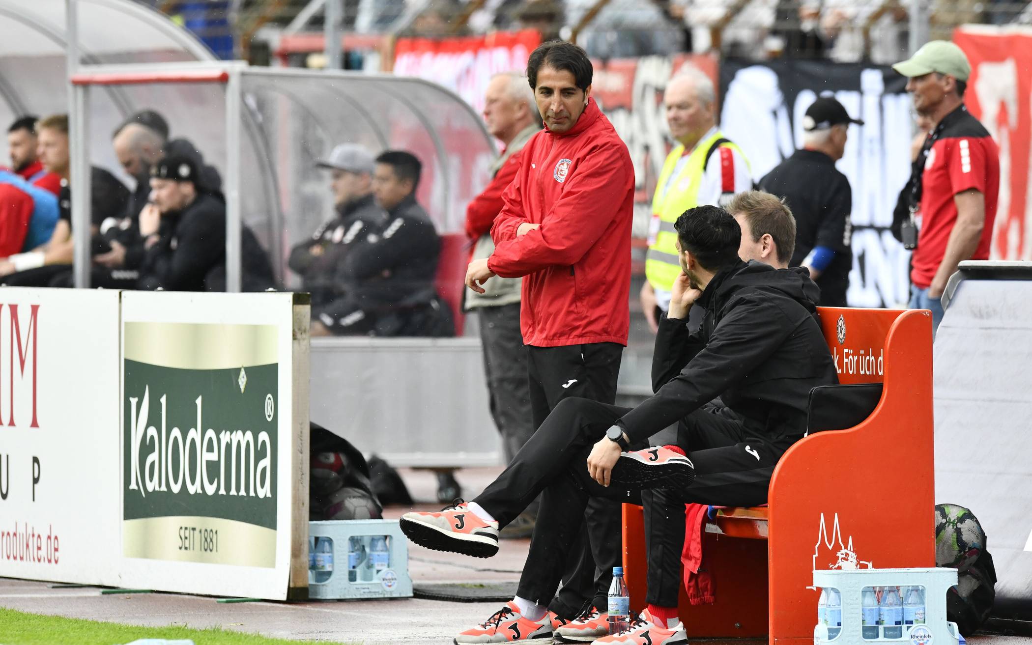  Trainer Hüzeyfe Dogan am letzten Spieltag 2022/23 im Kölner Südstadion. Dort tritt der WSV auch im ersten Testspiel an. 