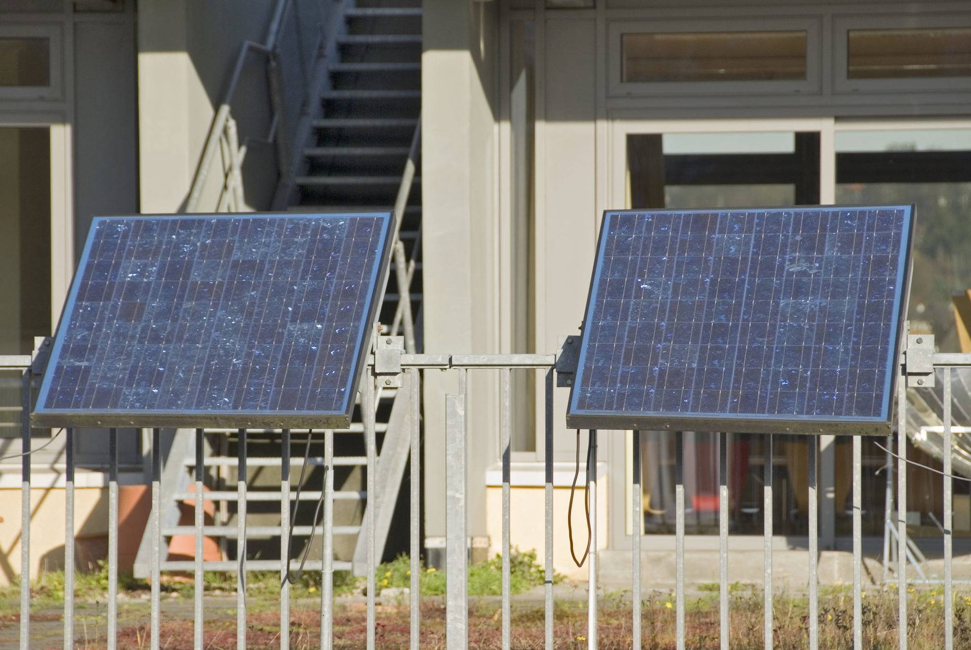  An immer mehr Gebäuden sind Solarmodule zu finden. 