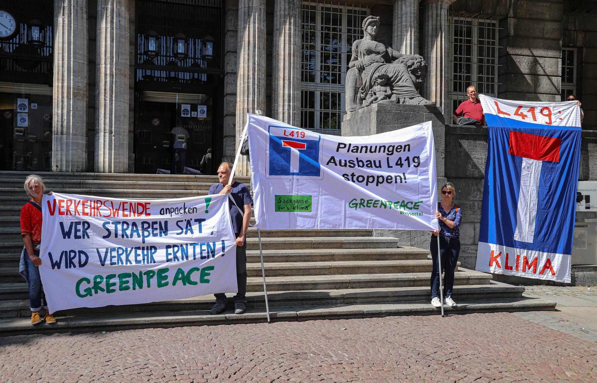 Bereits während der Sitzung des Verkehrsausschusses