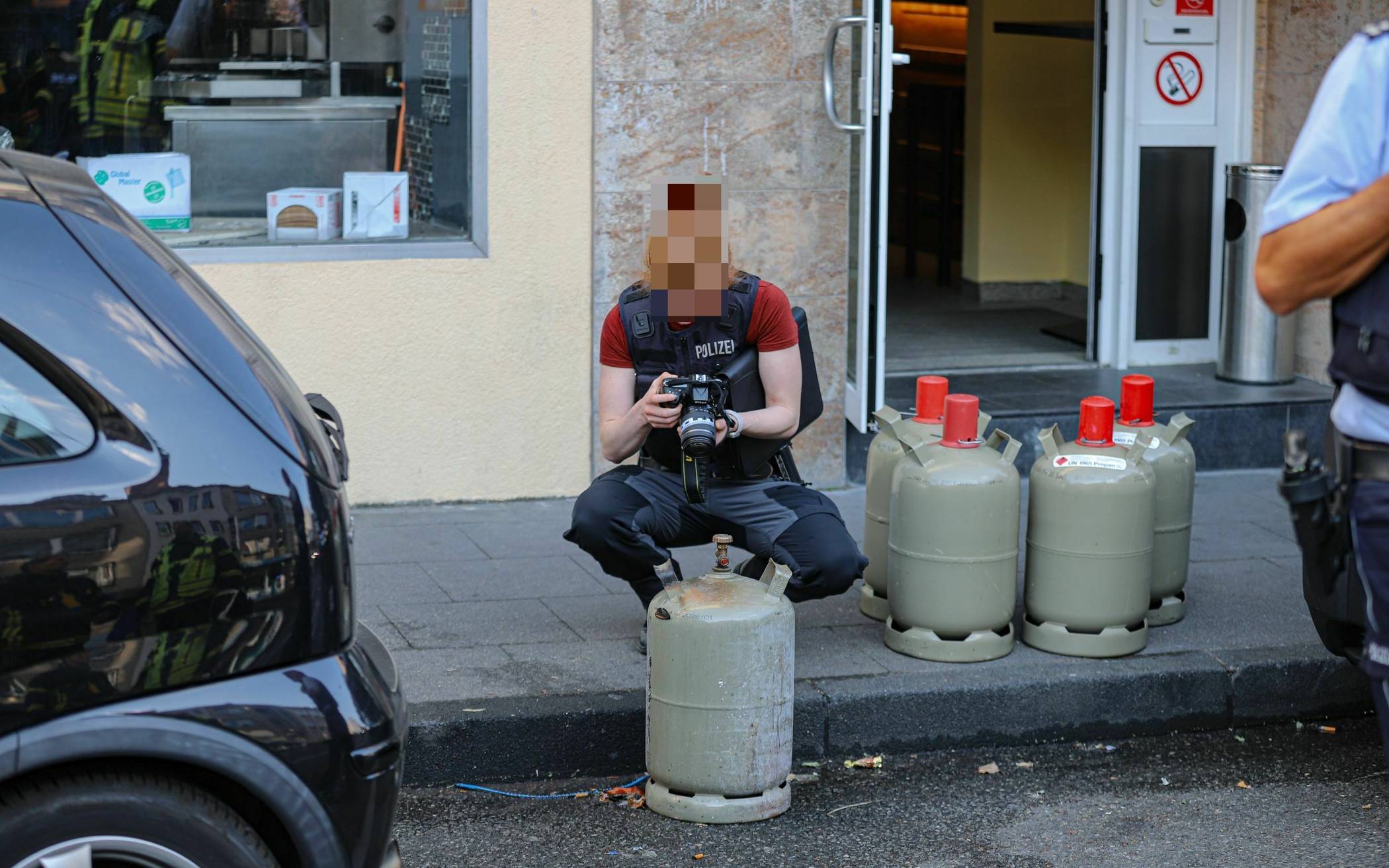 Bilder: Gasflasche in Wuppertaler Pizzeria explodiert​