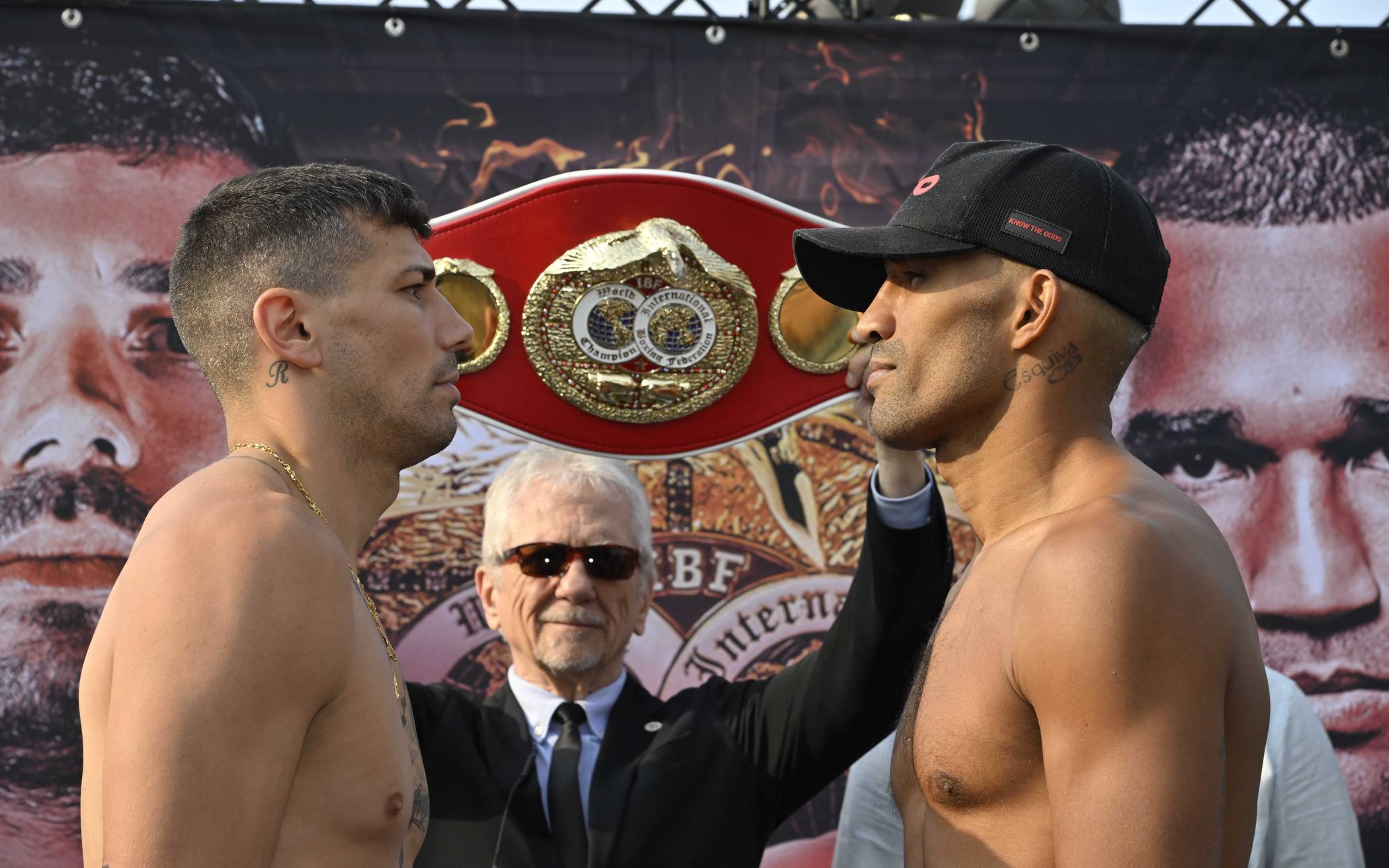 Vincenzo Gualtieri (li.) will den Gürtel.