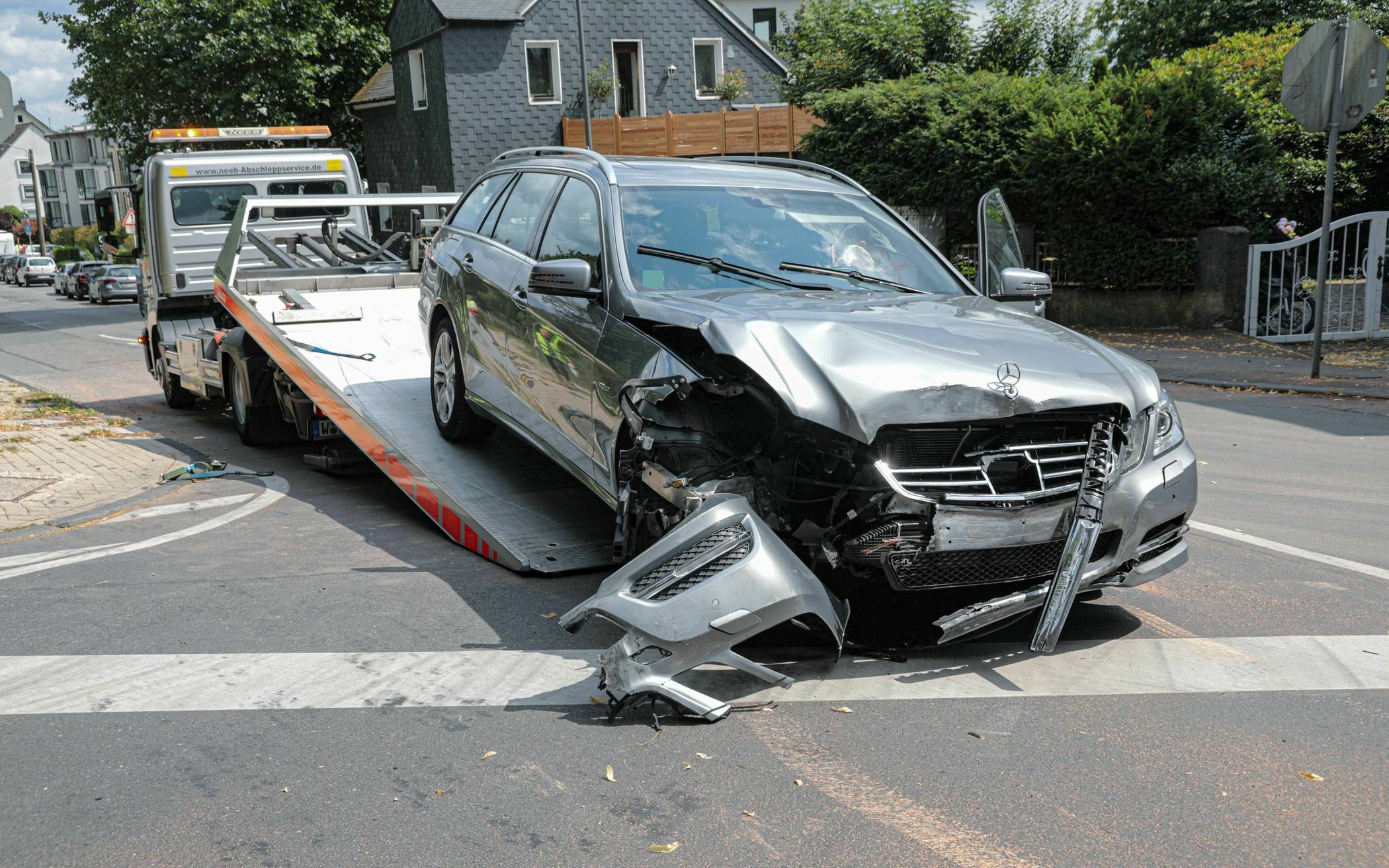 Unfall auf Kreuzung in Wuppertal-Cronenberg​