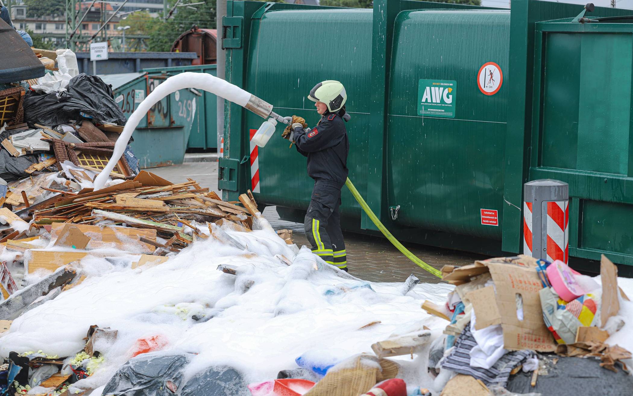 Feuer auf Recyclinghof in Wuppertal-Heckinghausen​