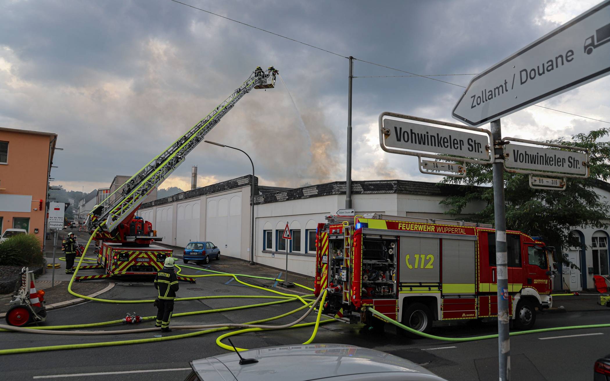 Mit Bildern: Großbrand in Vohwinkeler Gewerbebetrieb