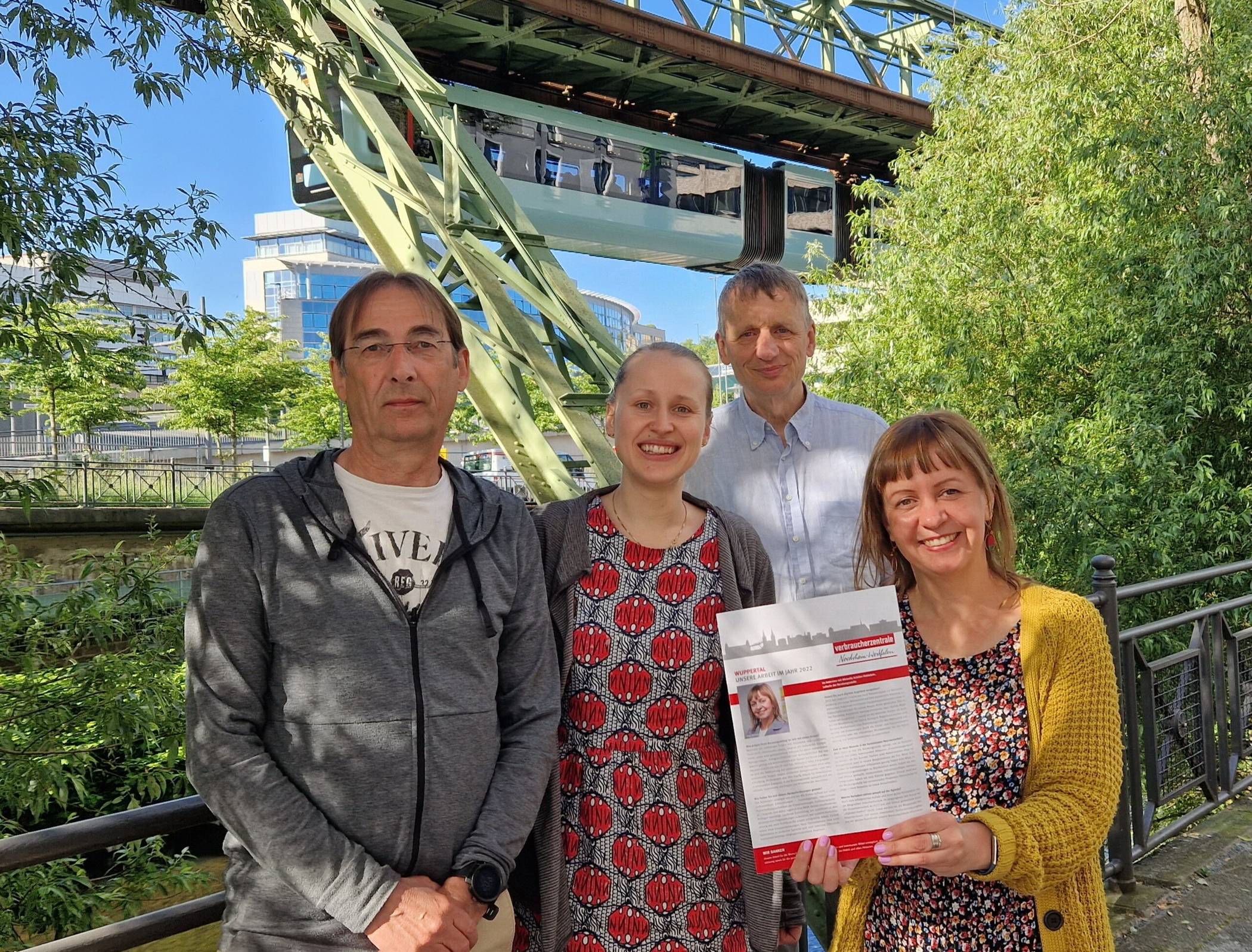  Das Team der (von li.): Werner Bergmann (Schuldner- und Insolvenzberater), Caroline Pilling (Umweltberaterin), Stefan Bürk (Energieberater) und Michelle Schüler-Holdstein (Leiterin der Beratungsstelle). 