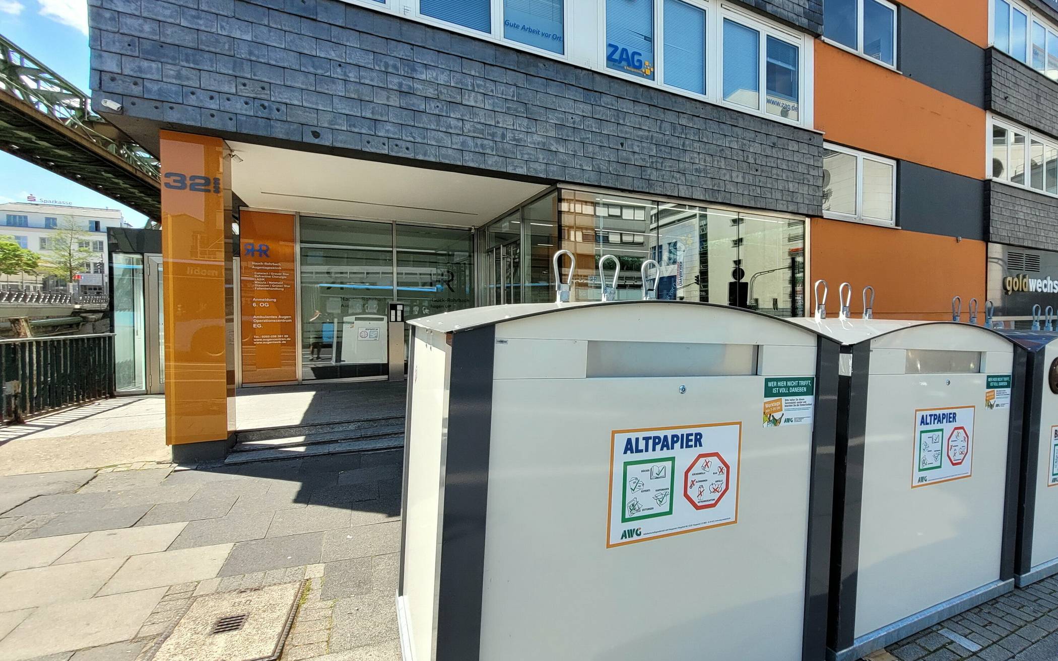 Der neue Container-Standort direkt vor der Tür des Ärztehauses an der Morianstraße 32 stößt nicht auf Gegenliebe. 