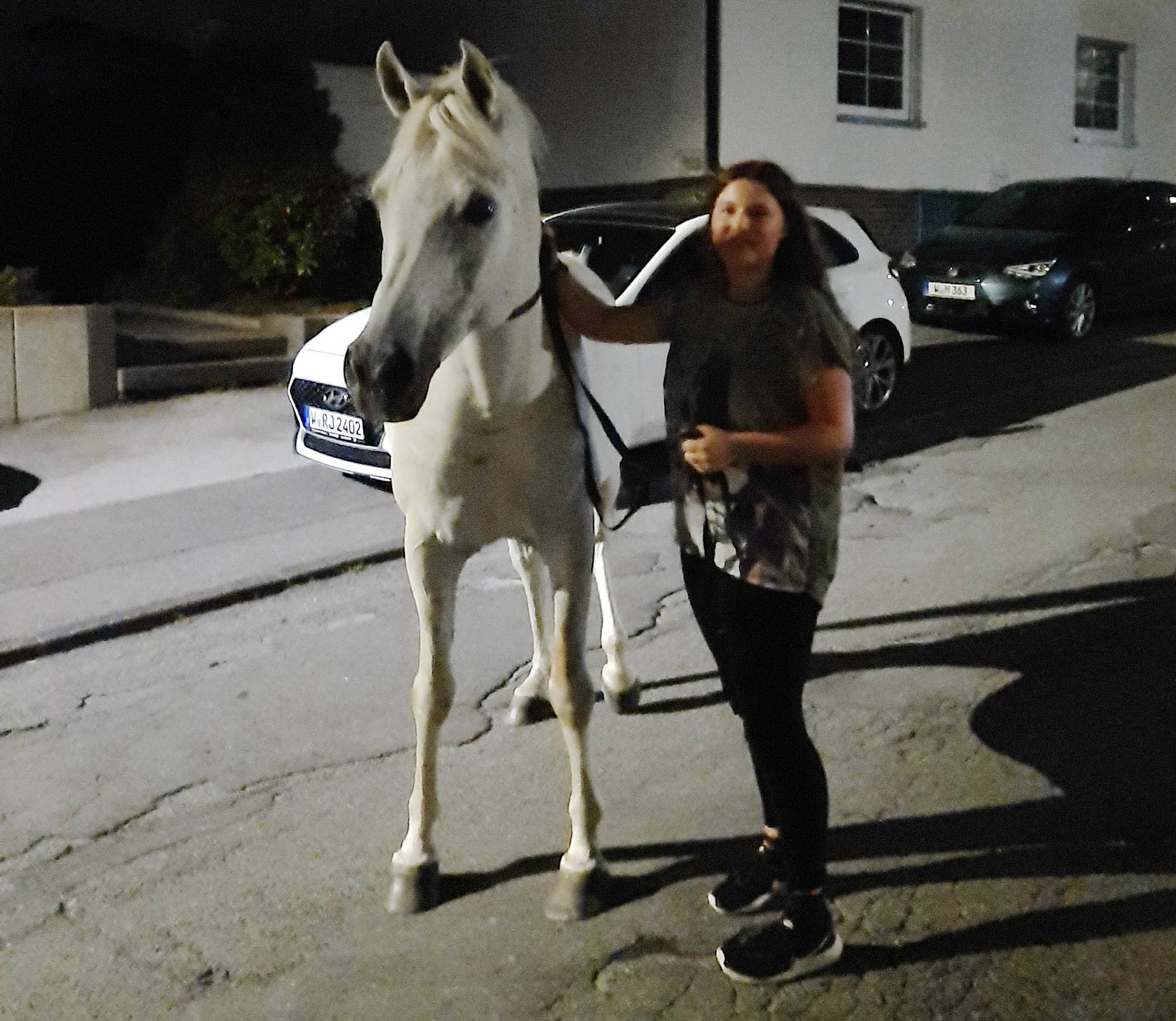  Marlene Ruhnau mit „Mischa“. 